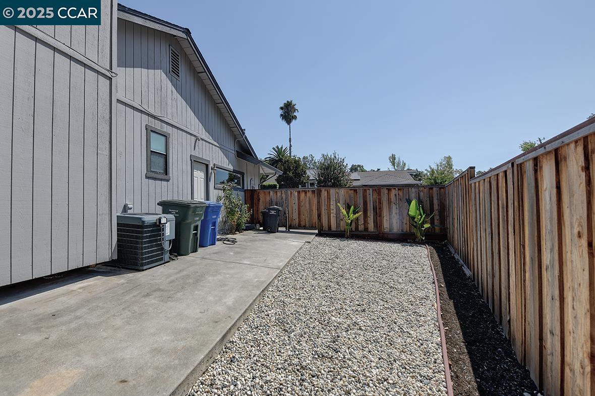 Detail Gallery Image 23 of 60 For 3015 Lanway Ct, Concord,  CA 94518 - 4 Beds | 2/1 Baths