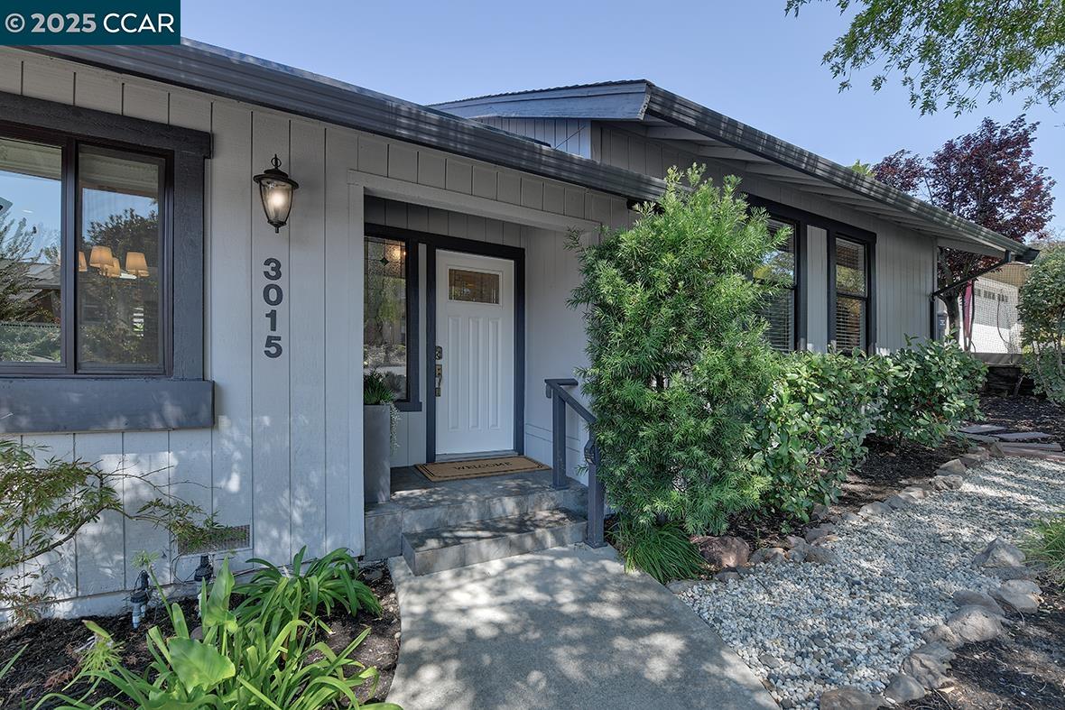 Detail Gallery Image 4 of 60 For 3015 Lanway Ct, Concord,  CA 94518 - 4 Beds | 2/1 Baths