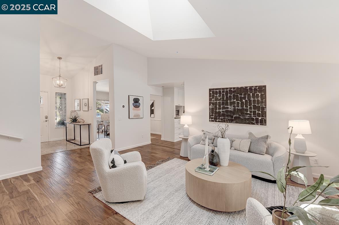 Detail Gallery Image 9 of 60 For 3015 Lanway Ct, Concord,  CA 94518 - 4 Beds | 2/1 Baths