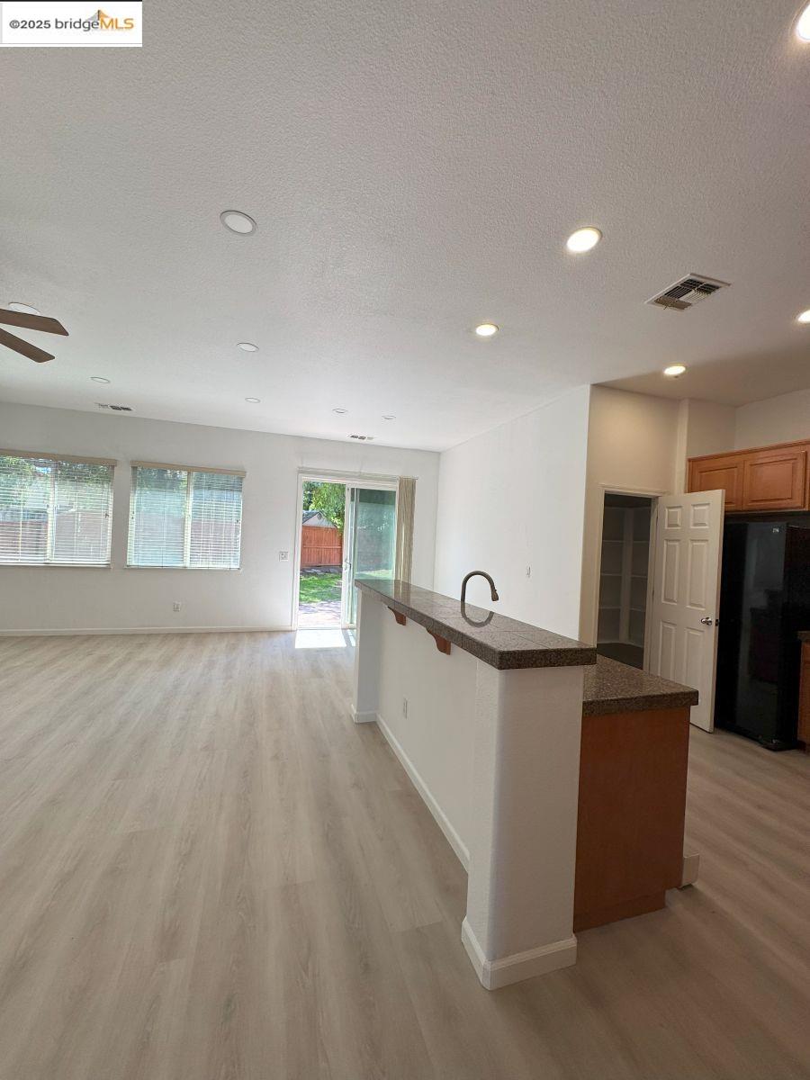 Detail Gallery Image 16 of 22 For 2638 Breaker Way, Stockton,  CA 95209 - 4 Beds | 2 Baths