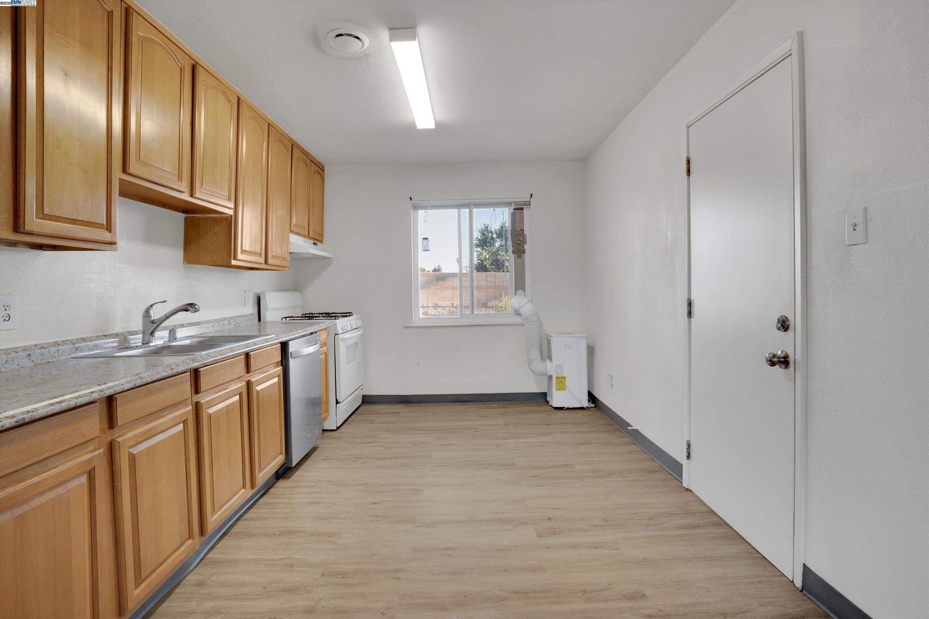 Detail Gallery Image 10 of 28 For 406 W Tregallas Rd, Antioch,  CA 94509 - – Beds | – Baths