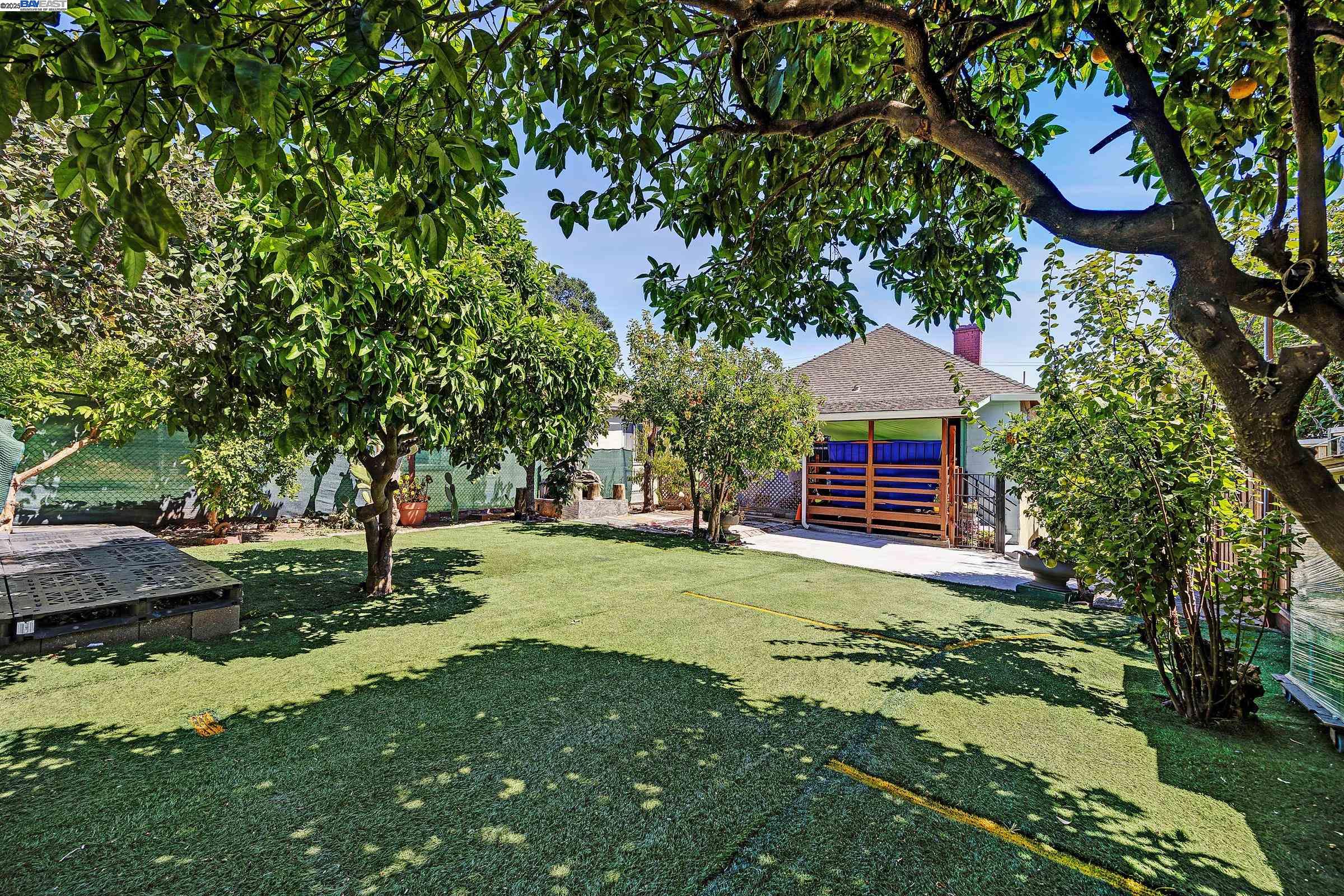 Detail Gallery Image 2 of 41 For 2309 High St, Oakland,  CA 94601 - 3 Beds | 2/1 Baths