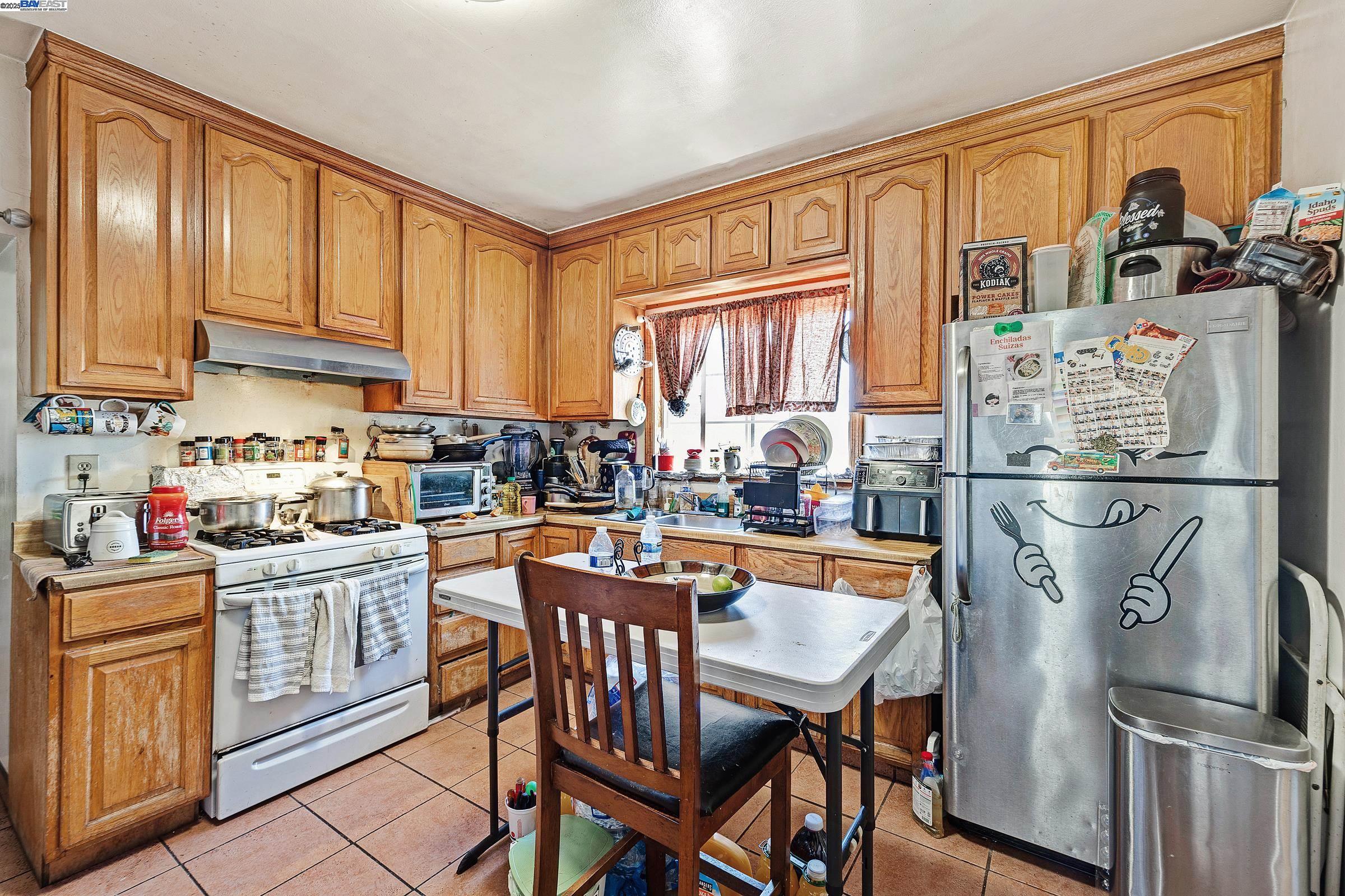 Detail Gallery Image 11 of 41 For 2309 High St, Oakland,  CA 94601 - 3 Beds | 2/1 Baths
