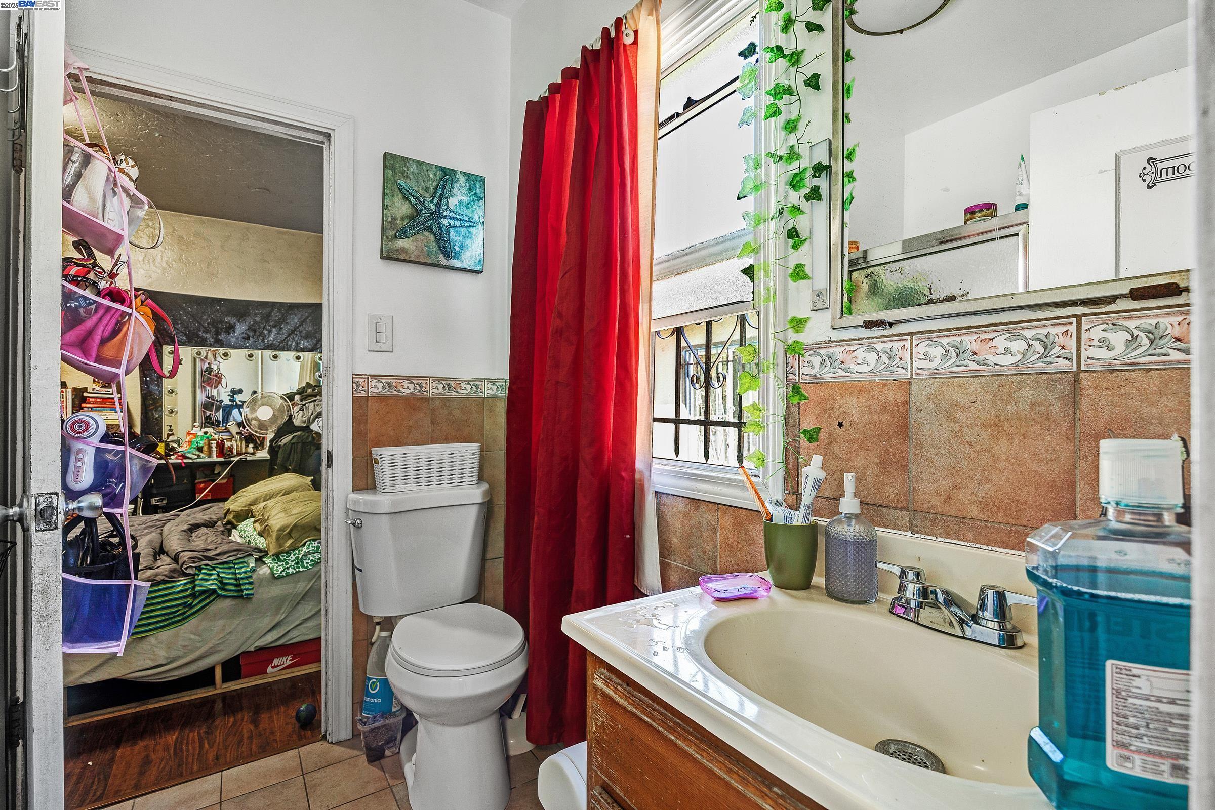 Detail Gallery Image 17 of 41 For 2309 High St, Oakland,  CA 94601 - 3 Beds | 2/1 Baths