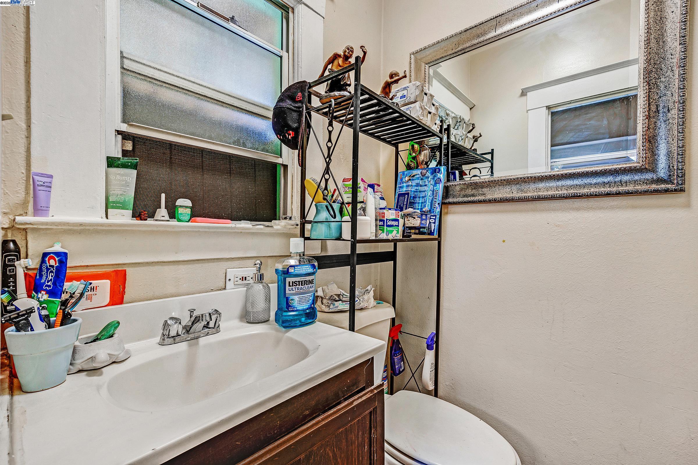 Detail Gallery Image 21 of 41 For 2309 High St, Oakland,  CA 94601 - 3 Beds | 2/1 Baths
