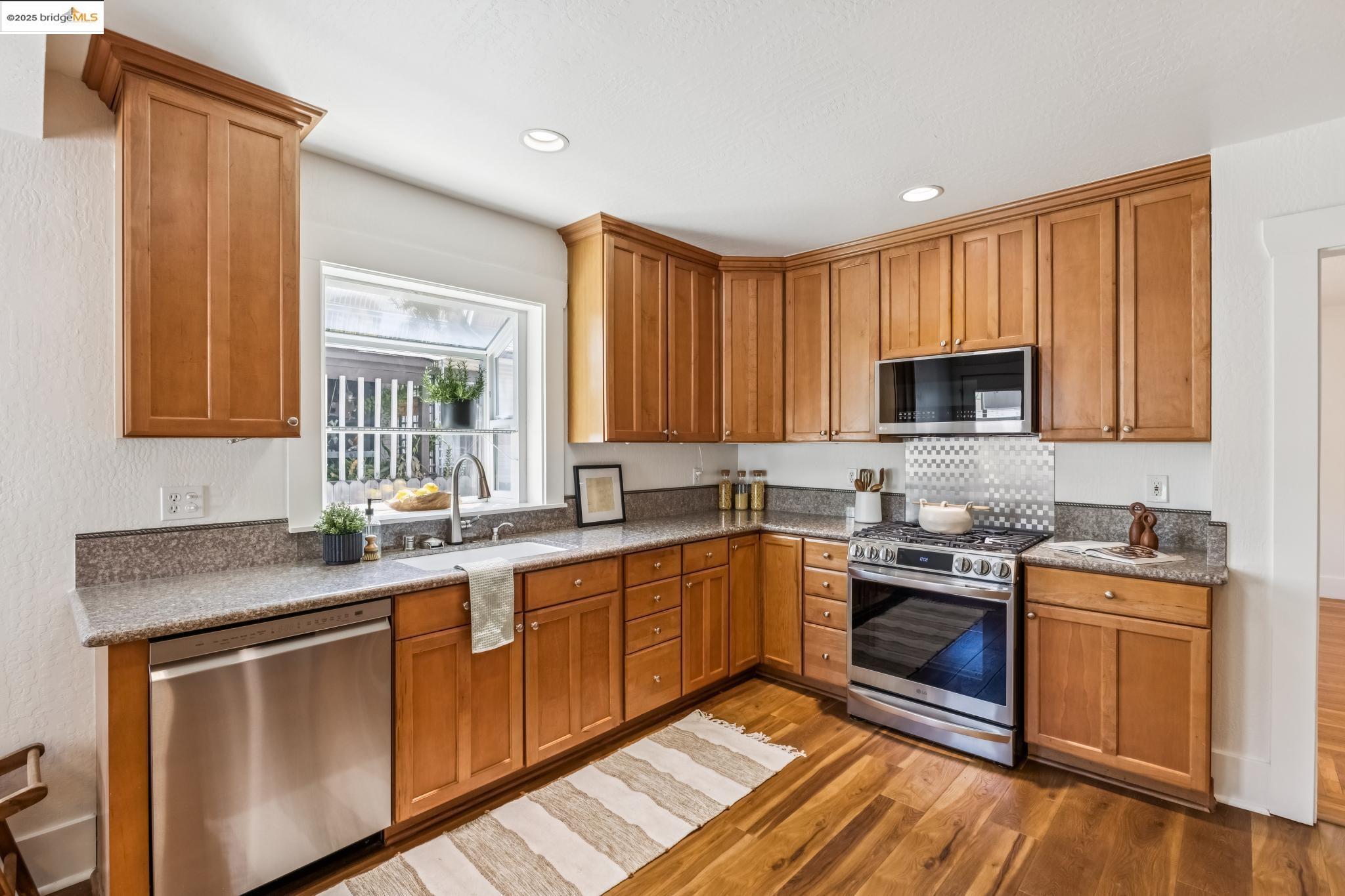 Detail Gallery Image 28 of 60 For 470 Bancroft Ave, San Leandro,  CA 94577 - 3 Beds | 2 Baths
