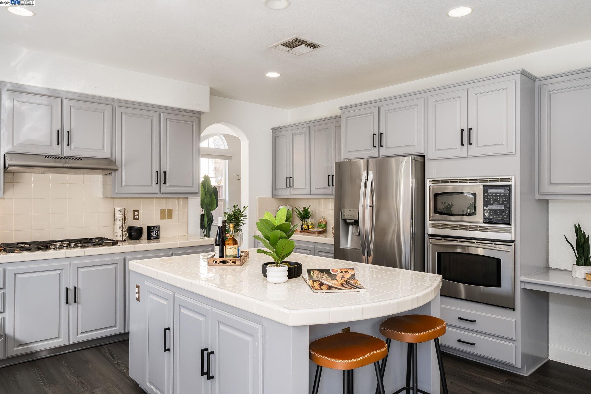 Detail Gallery Image 14 of 51 For 2498 Taylor Way, Antioch,  CA 94531 - 5 Beds | 3 Baths