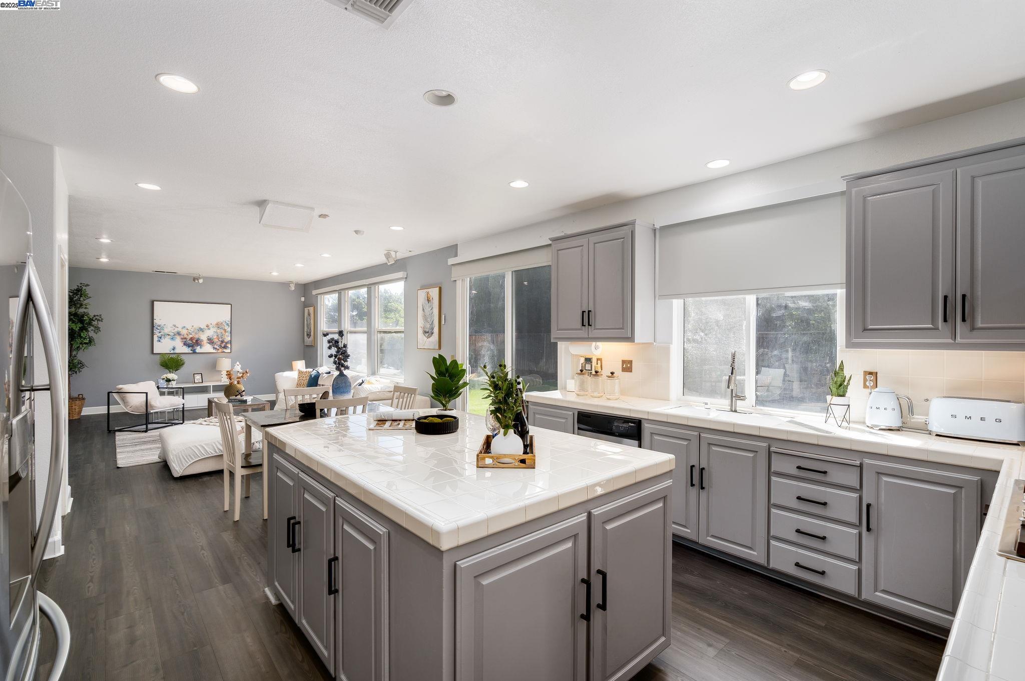 Detail Gallery Image 16 of 51 For 2498 Taylor Way, Antioch,  CA 94531 - 5 Beds | 3 Baths