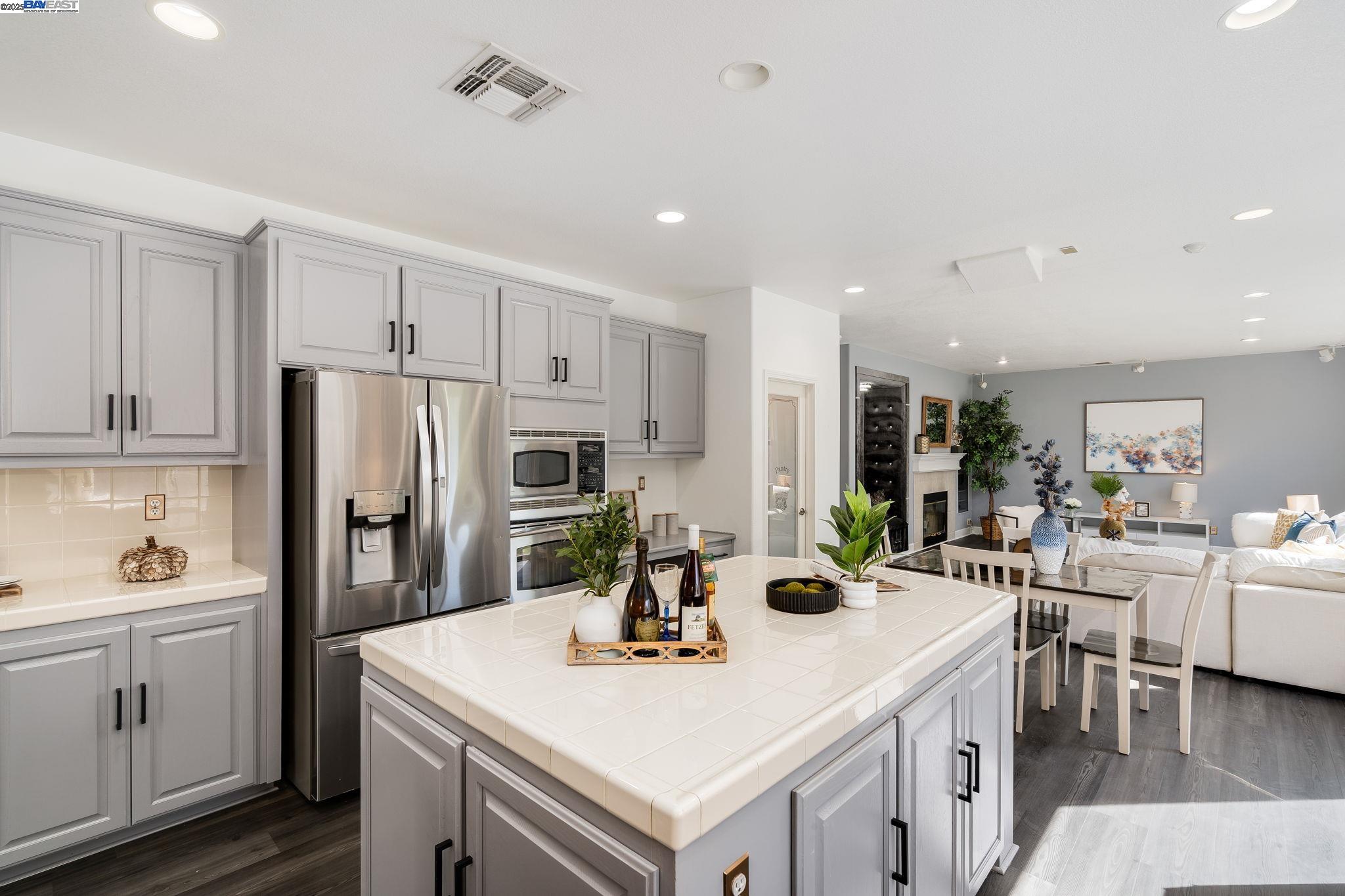 Detail Gallery Image 17 of 51 For 2498 Taylor Way, Antioch,  CA 94531 - 5 Beds | 3 Baths
