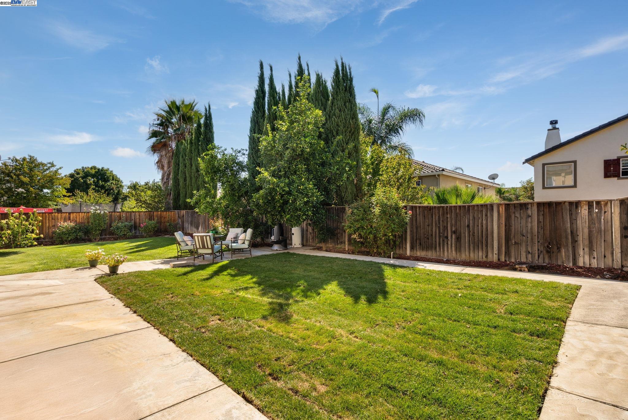 Detail Gallery Image 6 of 51 For 2498 Taylor Way, Antioch,  CA 94531 - 5 Beds | 3 Baths