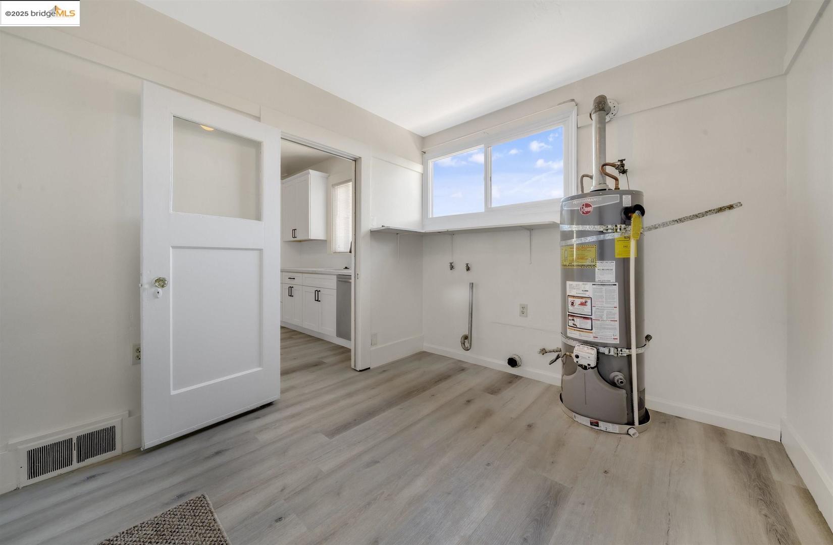 Detail Gallery Image 12 of 29 For 2445 66th Ave, Oakland,  CA 94605 - 4 Beds | 2 Baths