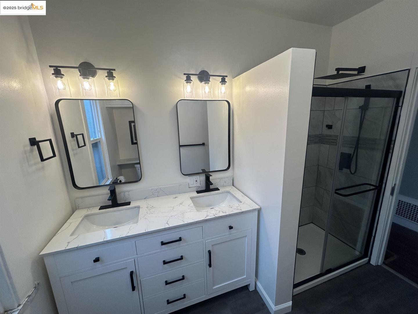 Detail Gallery Image 19 of 29 For 2445 66th Ave, Oakland,  CA 94605 - 4 Beds | 2 Baths