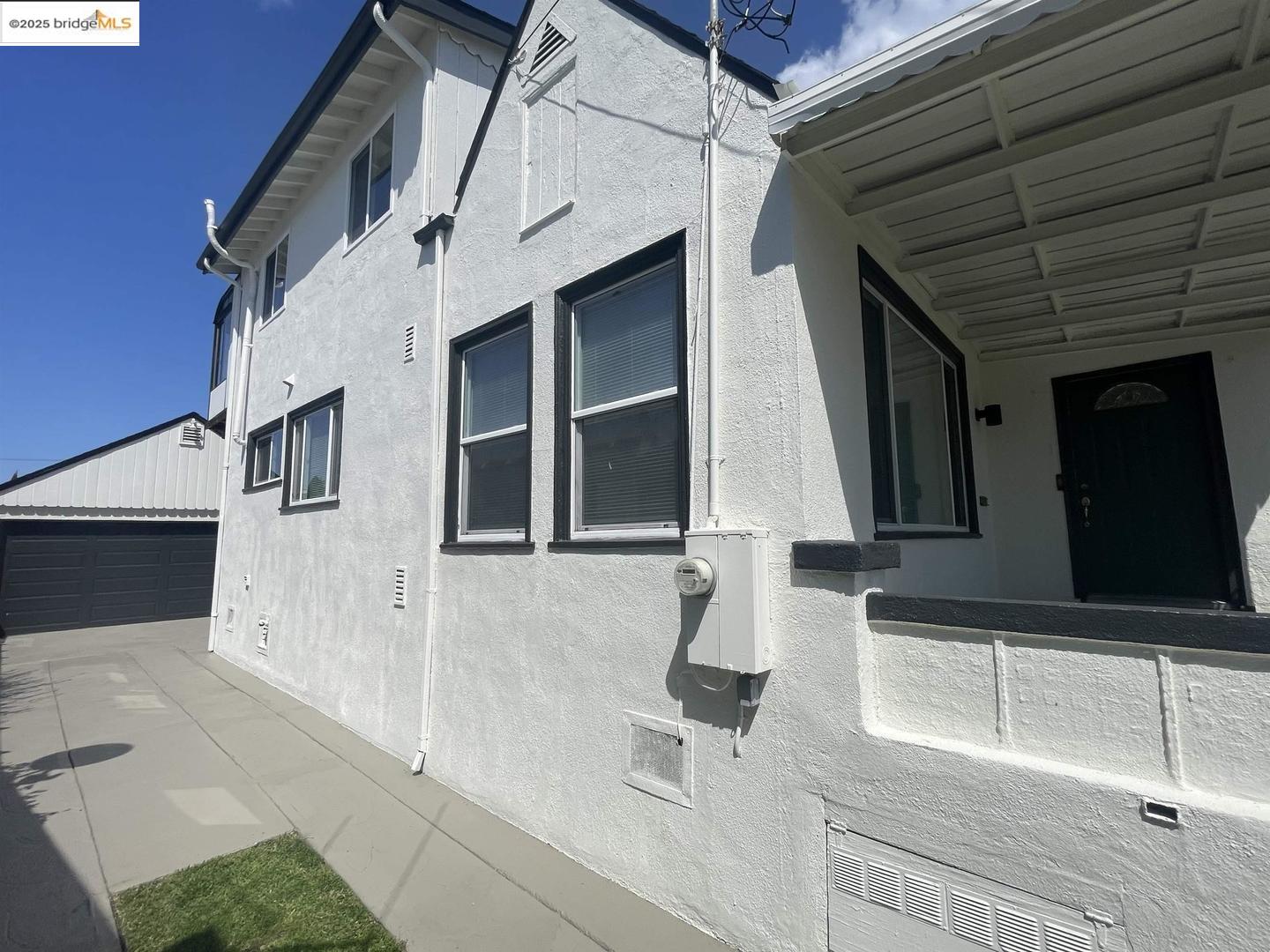 Detail Gallery Image 6 of 29 For 2445 66th Ave, Oakland,  CA 94605 - 4 Beds | 2 Baths