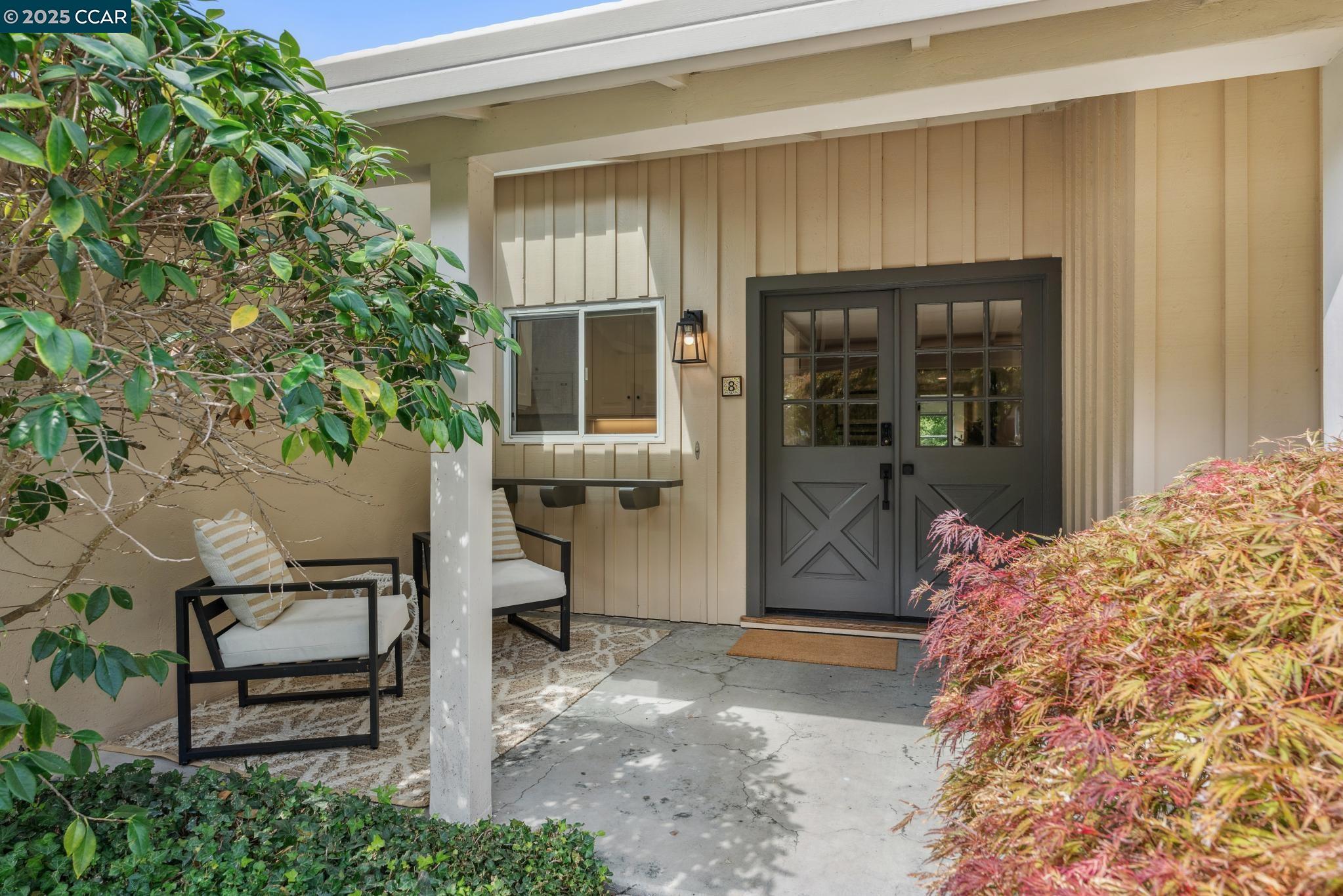 Detail Gallery Image 2 of 52 For 8 Southwaite Ct, Orinda,  CA 94563 - 4 Beds | 3 Baths