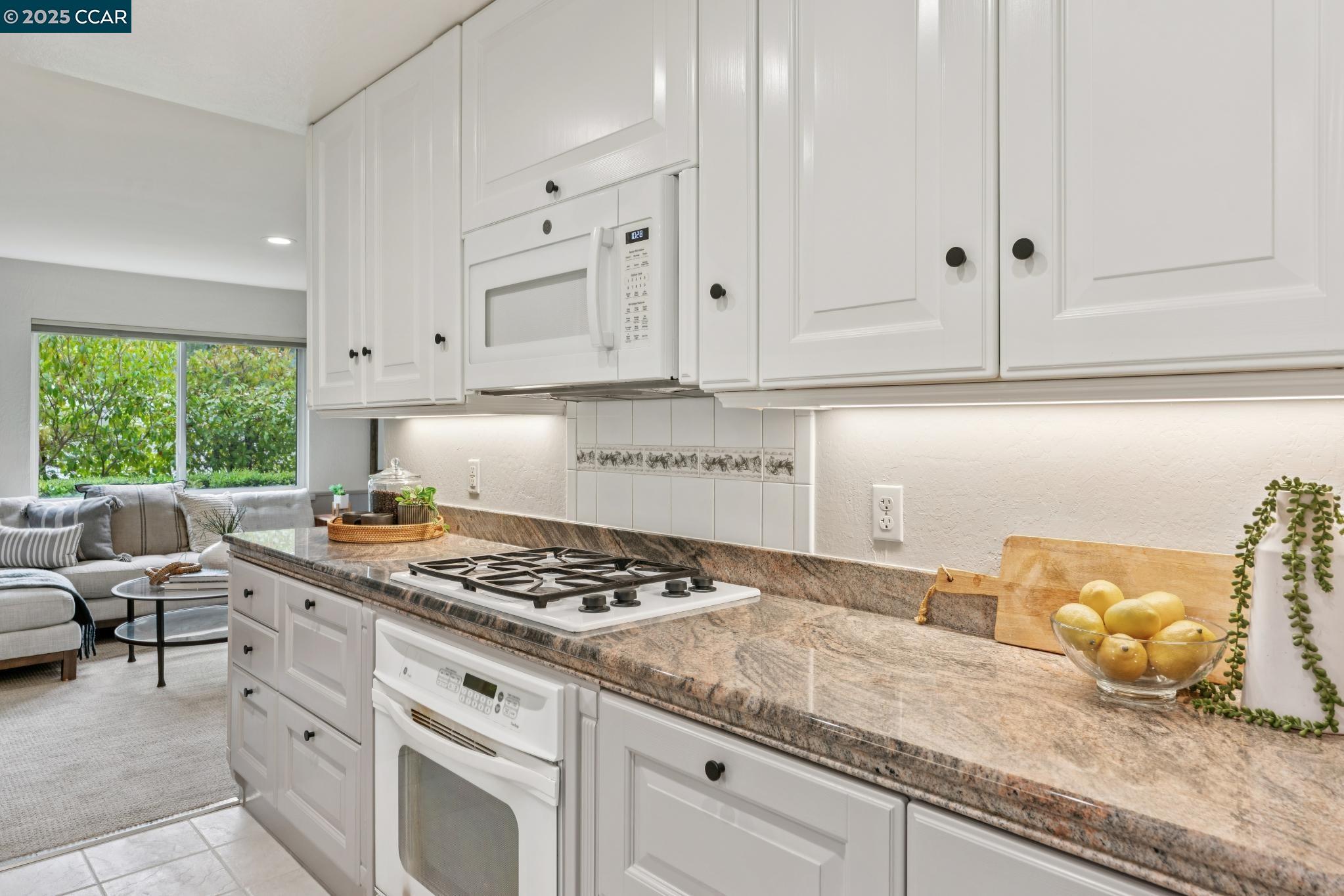 Detail Gallery Image 15 of 52 For 8 Southwaite Ct, Orinda,  CA 94563 - 4 Beds | 3 Baths