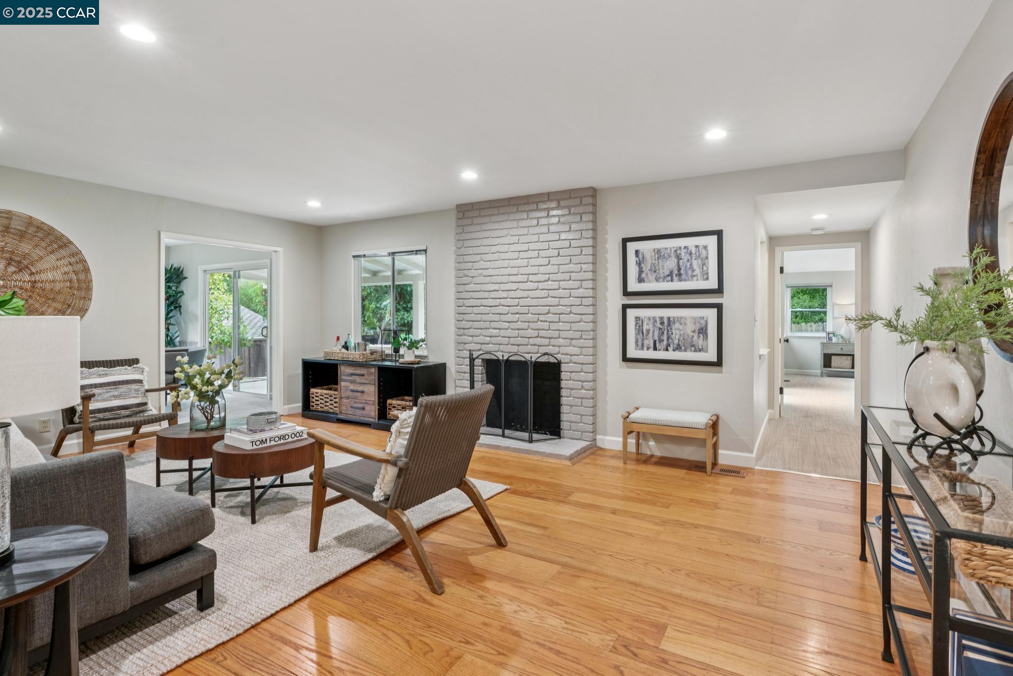 Detail Gallery Image 3 of 52 For 8 Southwaite Ct, Orinda,  CA 94563 - 4 Beds | 3 Baths