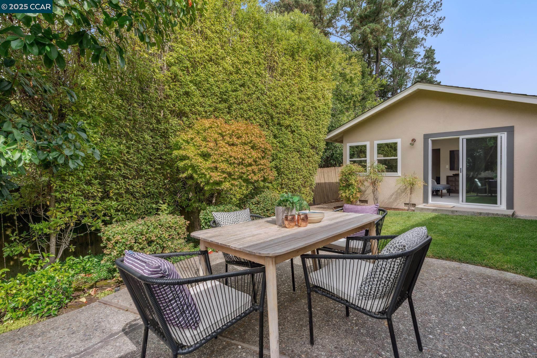 Detail Gallery Image 39 of 52 For 8 Southwaite Ct, Orinda,  CA 94563 - 4 Beds | 3 Baths