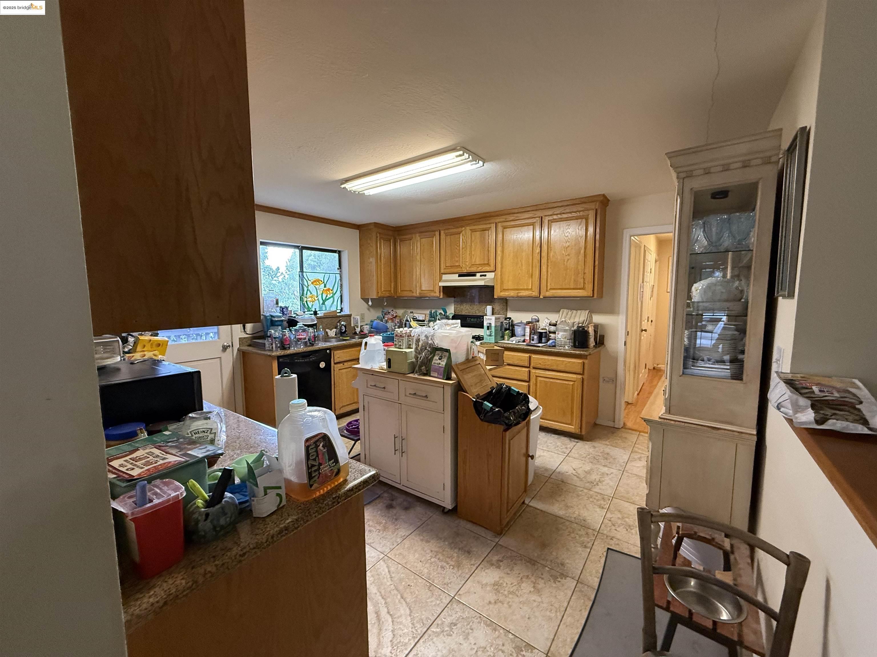 Detail Gallery Image 2 of 13 For 1118 Bush Avenue, Vallejo,  CA 94591 - 4 Beds | 3 Baths