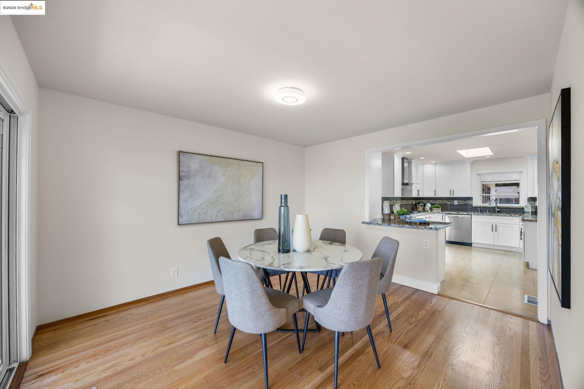 Detail Gallery Image 12 of 41 For 1834 Skyview Dr, San Leandro,  CA 94577 - 4 Beds | 2/1 Baths
