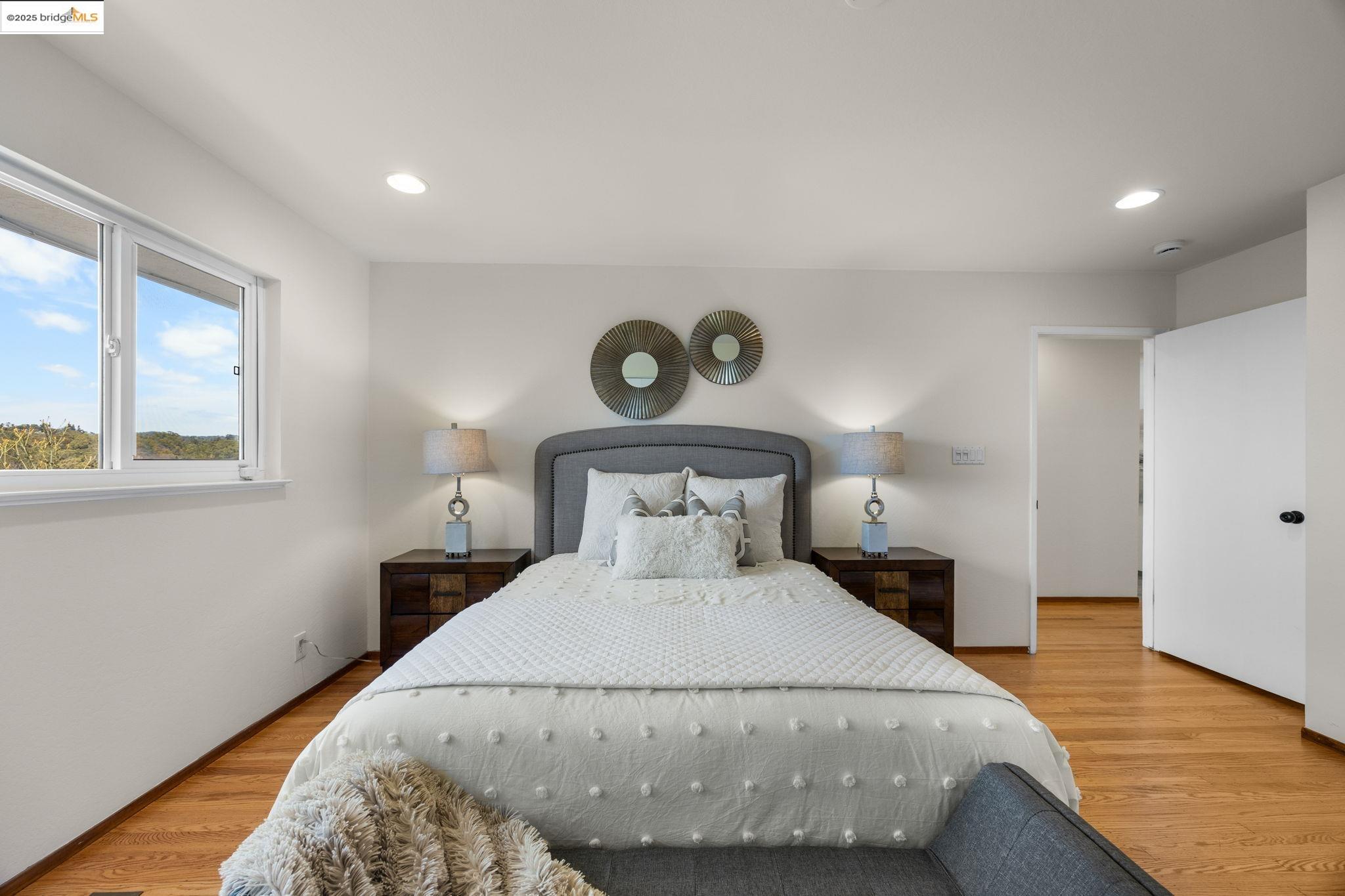 Detail Gallery Image 26 of 41 For 1834 Skyview Dr, San Leandro,  CA 94577 - 4 Beds | 2/1 Baths