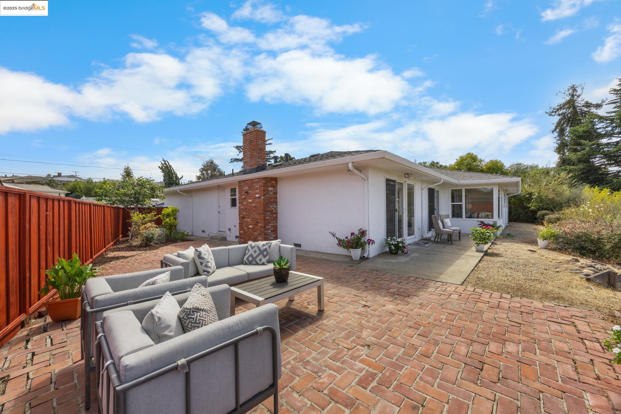 Detail Gallery Image 29 of 41 For 1834 Skyview Dr, San Leandro,  CA 94577 - 4 Beds | 2/1 Baths