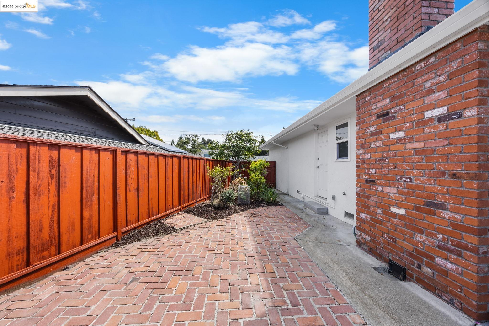 Detail Gallery Image 30 of 41 For 1834 Skyview Dr, San Leandro,  CA 94577 - 4 Beds | 2/1 Baths