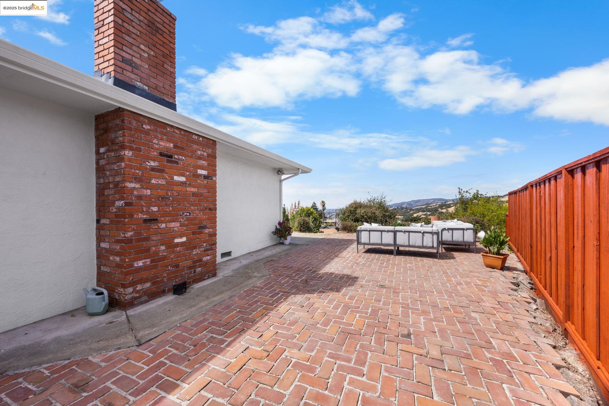 Detail Gallery Image 31 of 41 For 1834 Skyview Dr, San Leandro,  CA 94577 - 4 Beds | 2/1 Baths