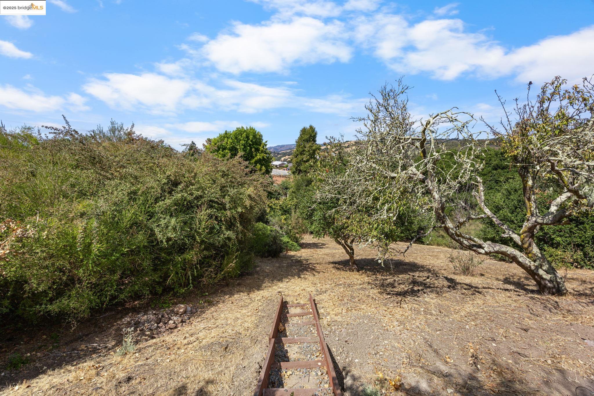 Detail Gallery Image 32 of 41 For 1834 Skyview Dr, San Leandro,  CA 94577 - 4 Beds | 2/1 Baths