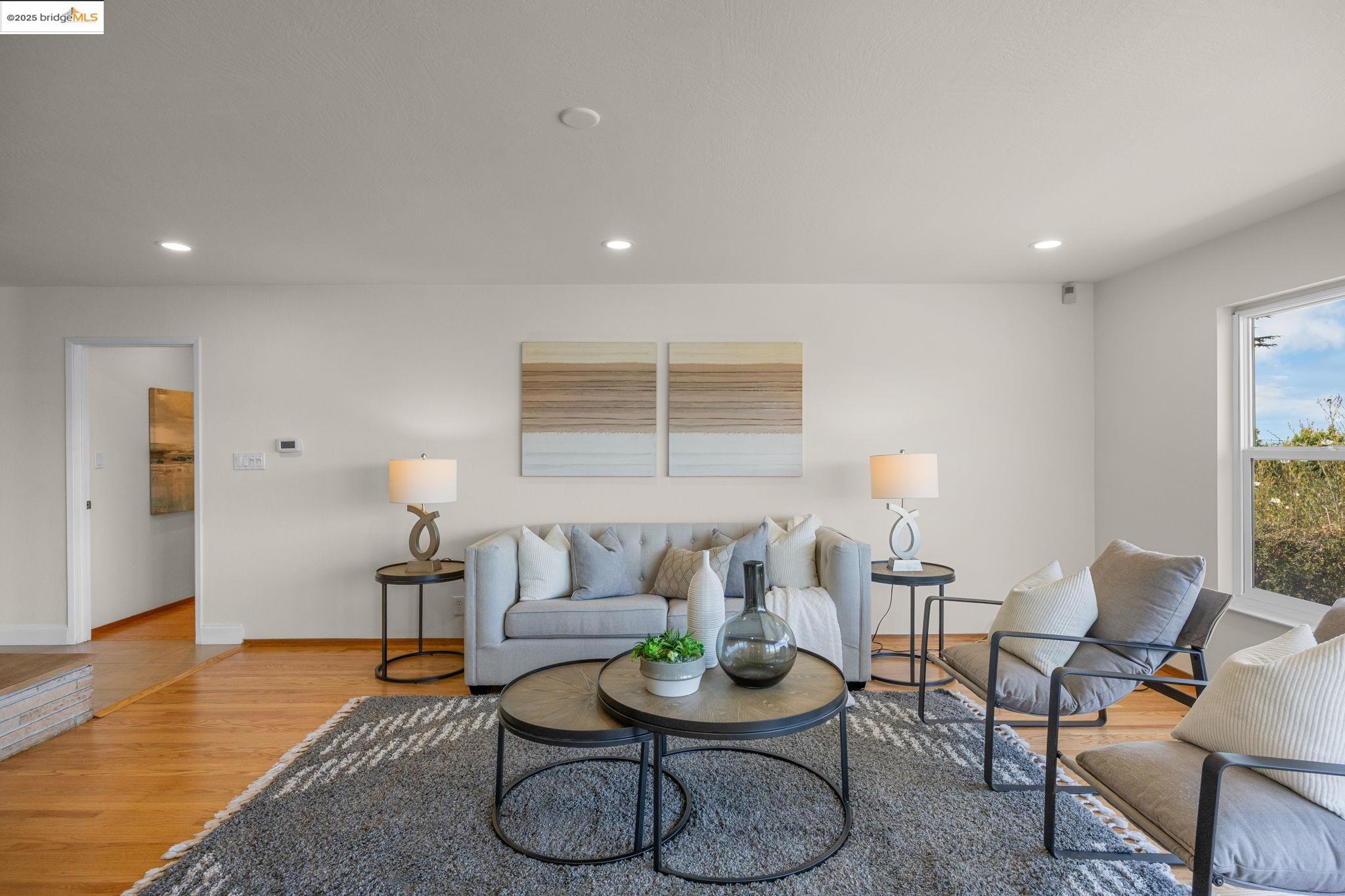 Detail Gallery Image 5 of 41 For 1834 Skyview Dr, San Leandro,  CA 94577 - 4 Beds | 2/1 Baths
