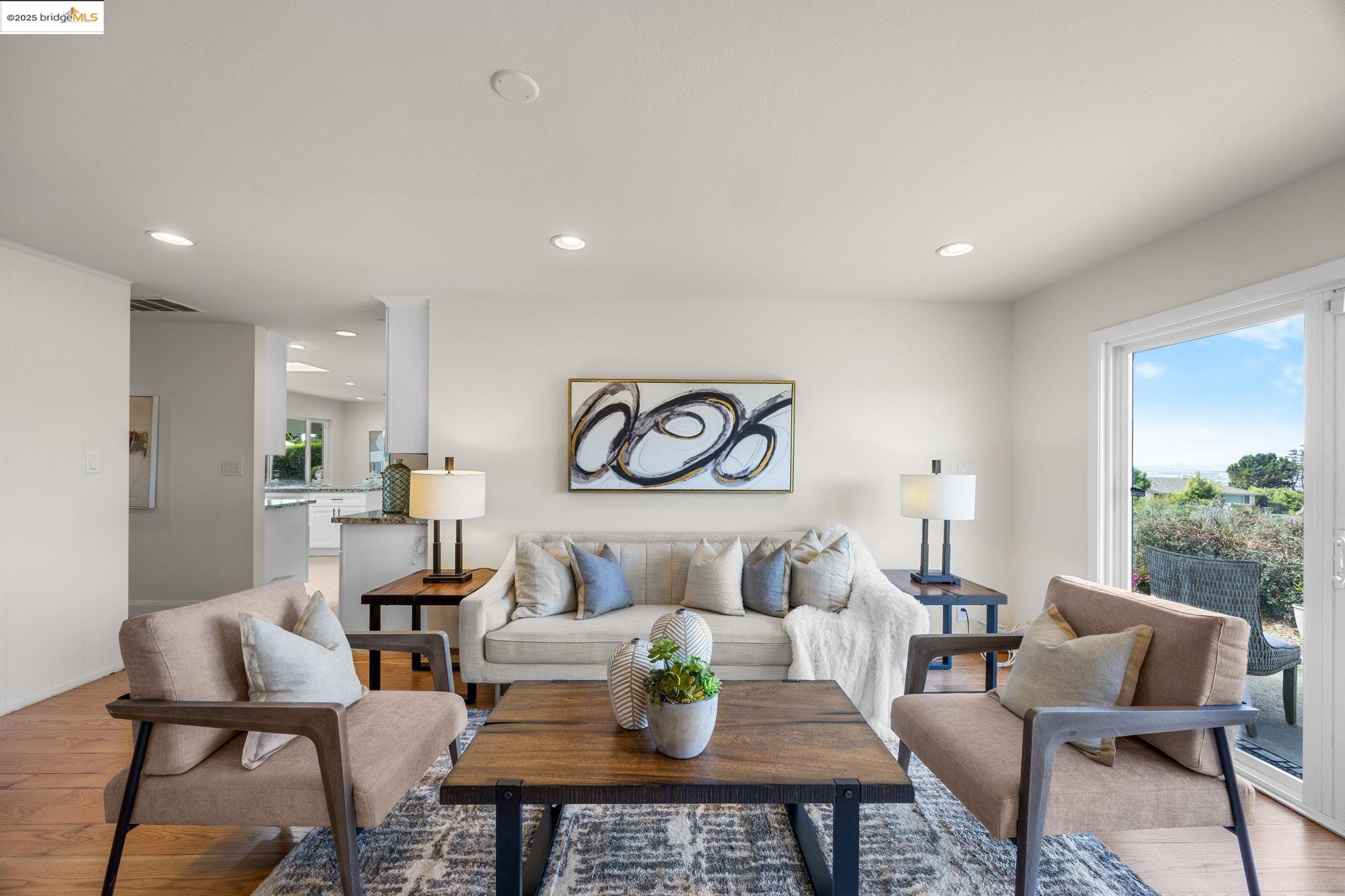 Detail Gallery Image 6 of 41 For 1834 Skyview Dr, San Leandro,  CA 94577 - 4 Beds | 2/1 Baths