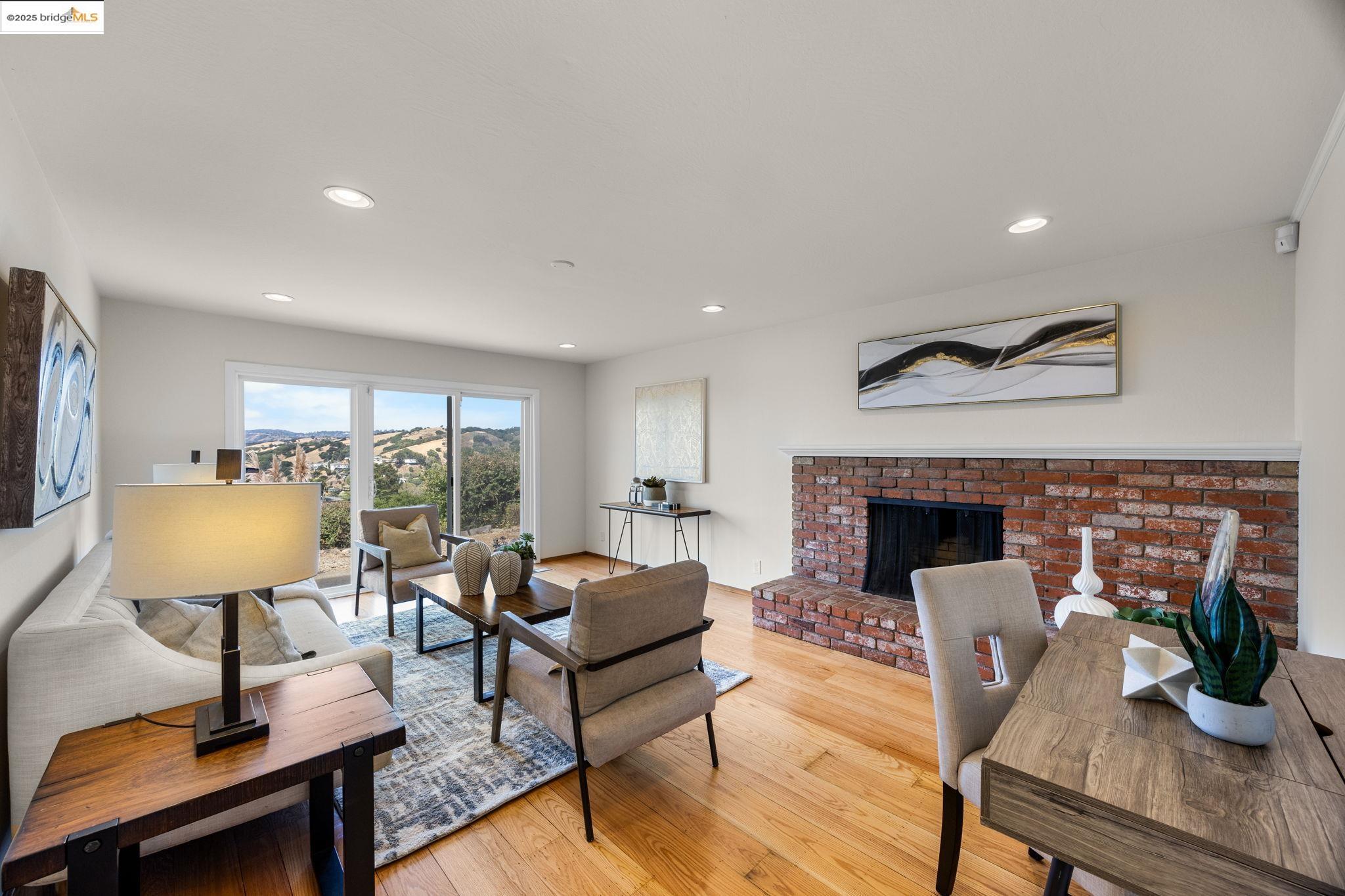 Detail Gallery Image 7 of 41 For 1834 Skyview Dr, San Leandro,  CA 94577 - 4 Beds | 2/1 Baths
