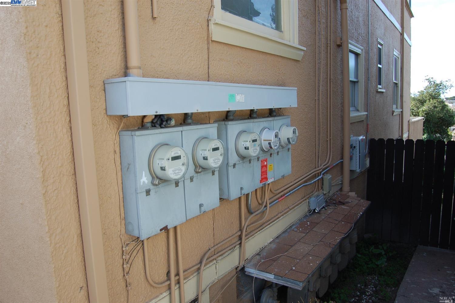 Detail Gallery Image 5 of 11 For 5103 Fairfax Ave, Oakland,  CA 94601 - – Beds | – Baths