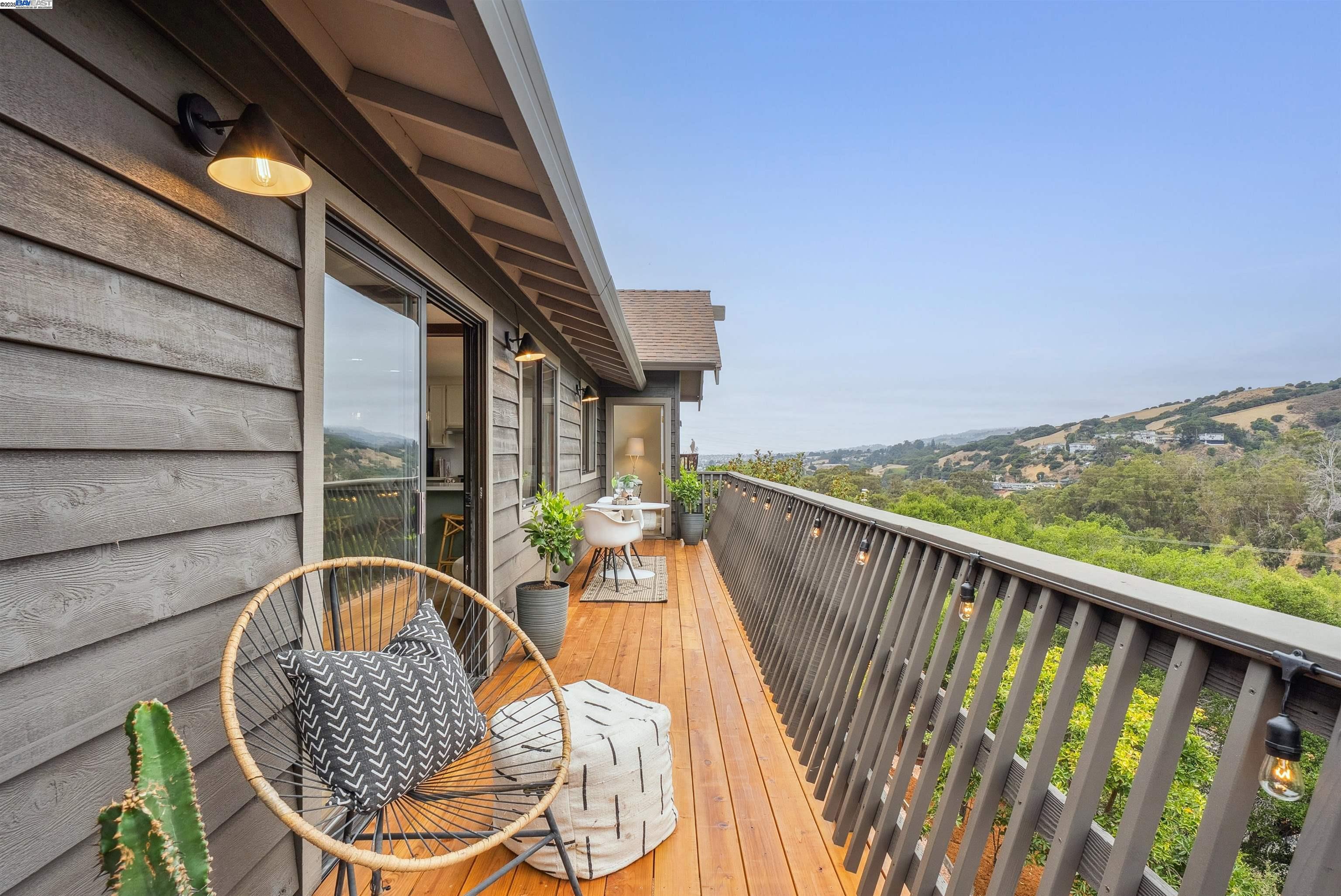 Detail Gallery Image 15 of 58 For 1768 Astor Ct, San Leandro,  CA 94577 - 3 Beds | 2/1 Baths