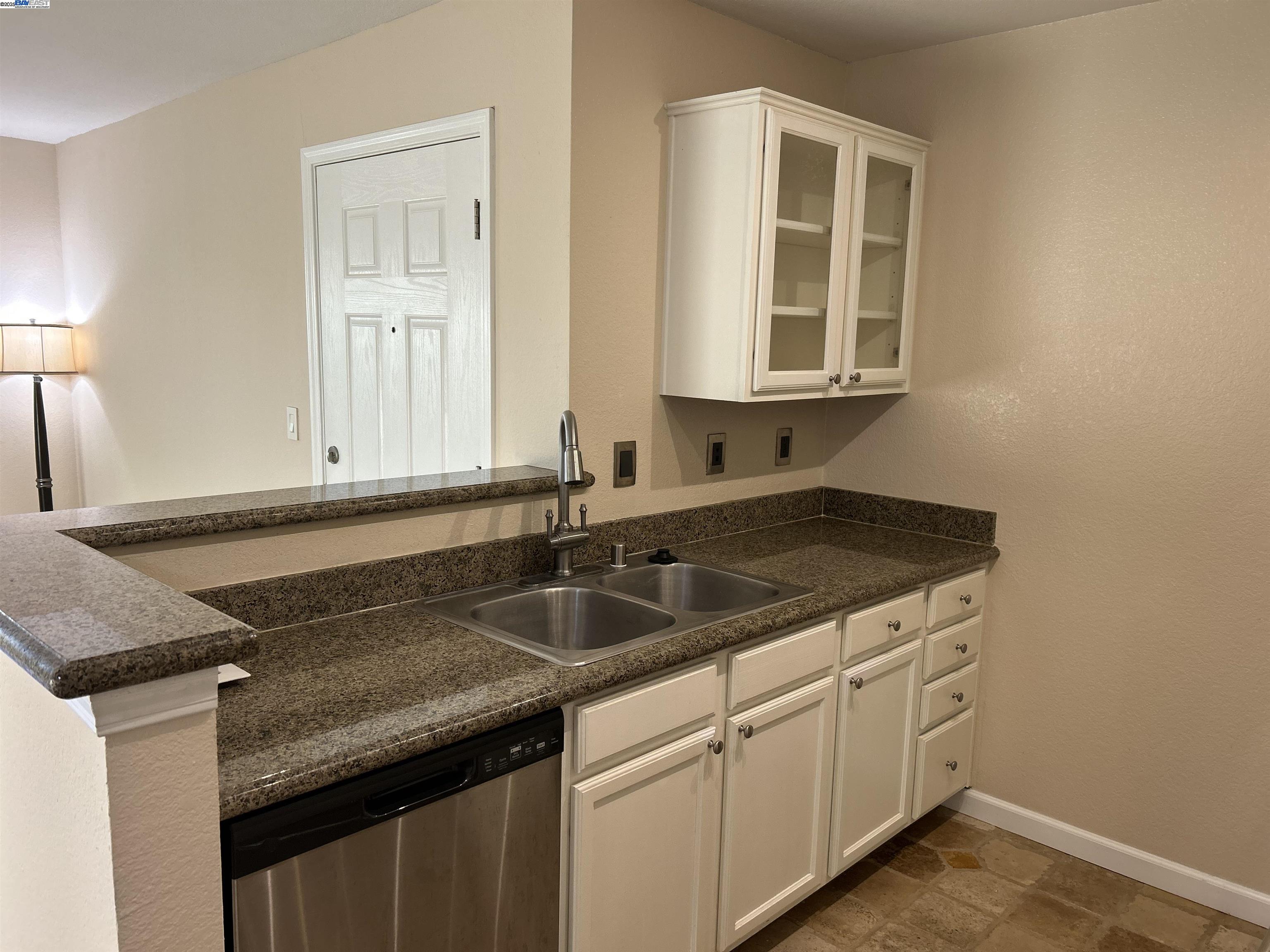 Photo #8: 41110842 Listing: Photo #8