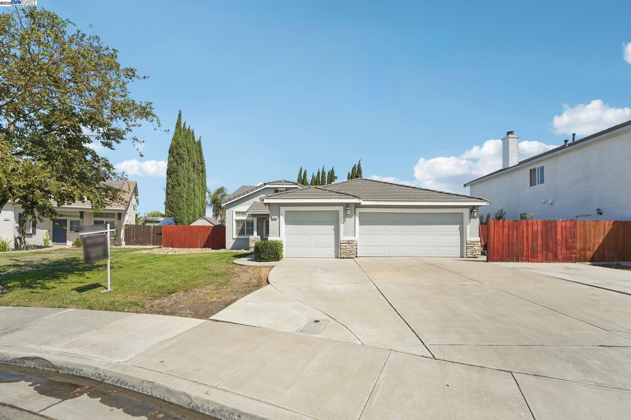 Detail Gallery Image 1 of 59 For 2821 Oxford Ln, Tracy,  CA 95377-5381 - 3 Beds | 2 Baths