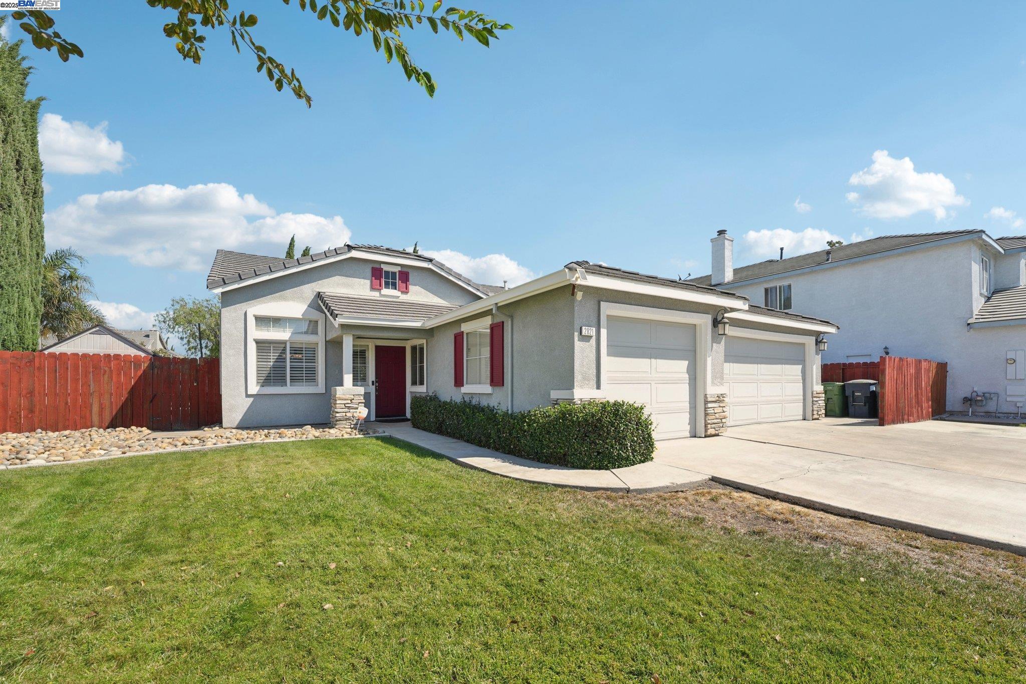 Detail Gallery Image 2 of 59 For 2821 Oxford Ln, Tracy,  CA 95377-5381 - 3 Beds | 2 Baths
