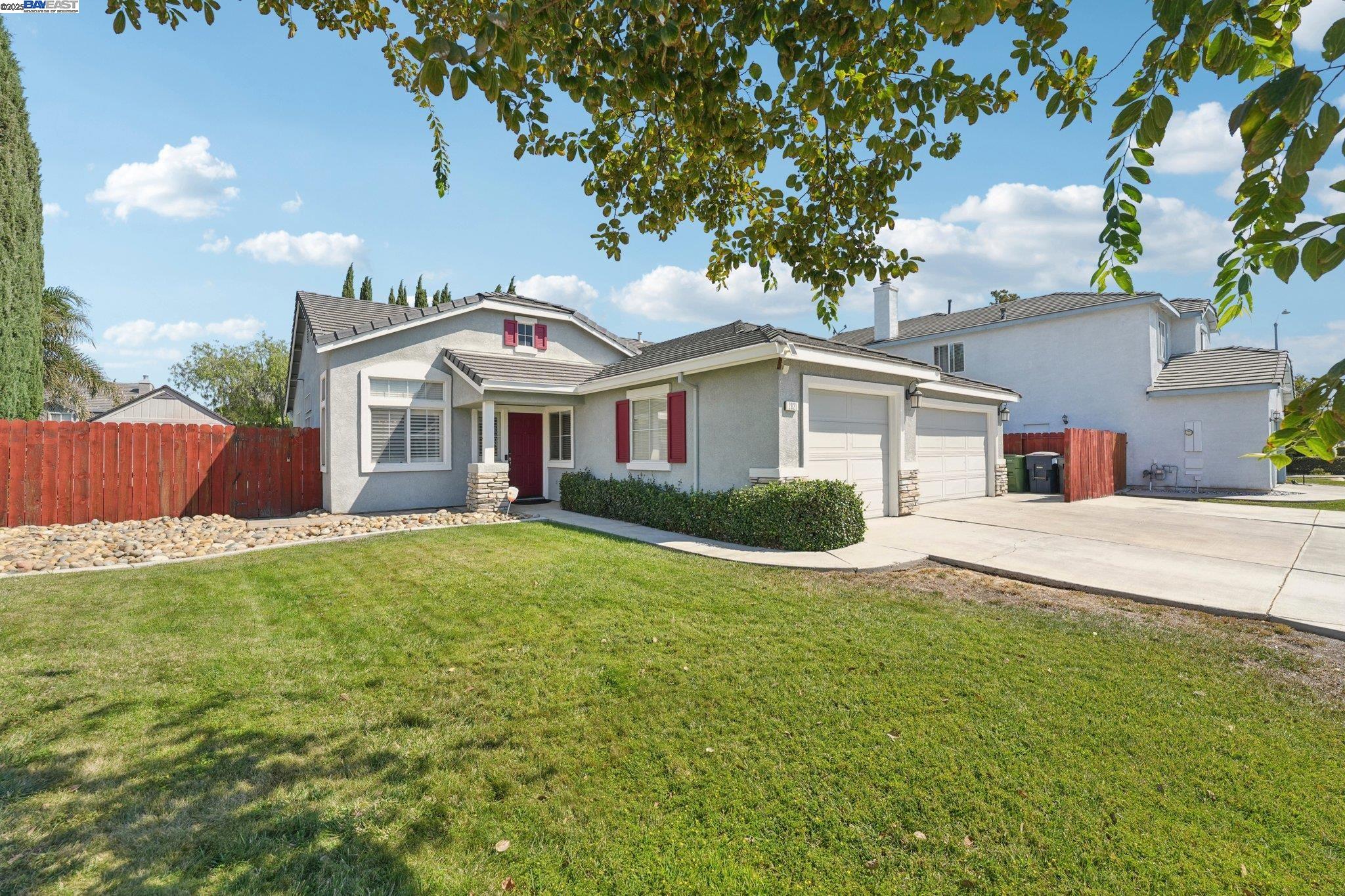 Detail Gallery Image 3 of 59 For 2821 Oxford Ln, Tracy,  CA 95377-5381 - 3 Beds | 2 Baths