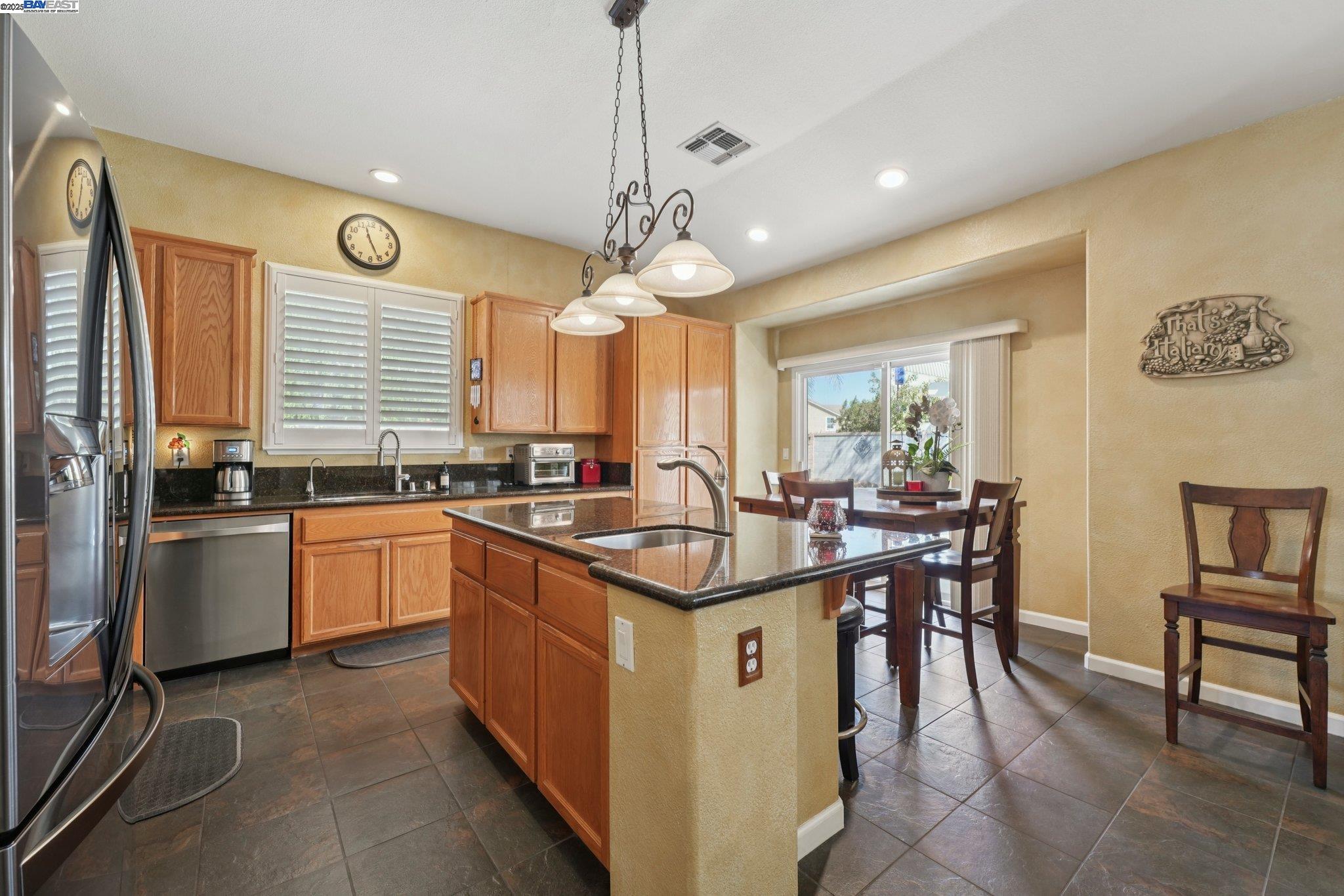 Detail Gallery Image 29 of 59 For 2821 Oxford Ln, Tracy,  CA 95377-5381 - 3 Beds | 2 Baths