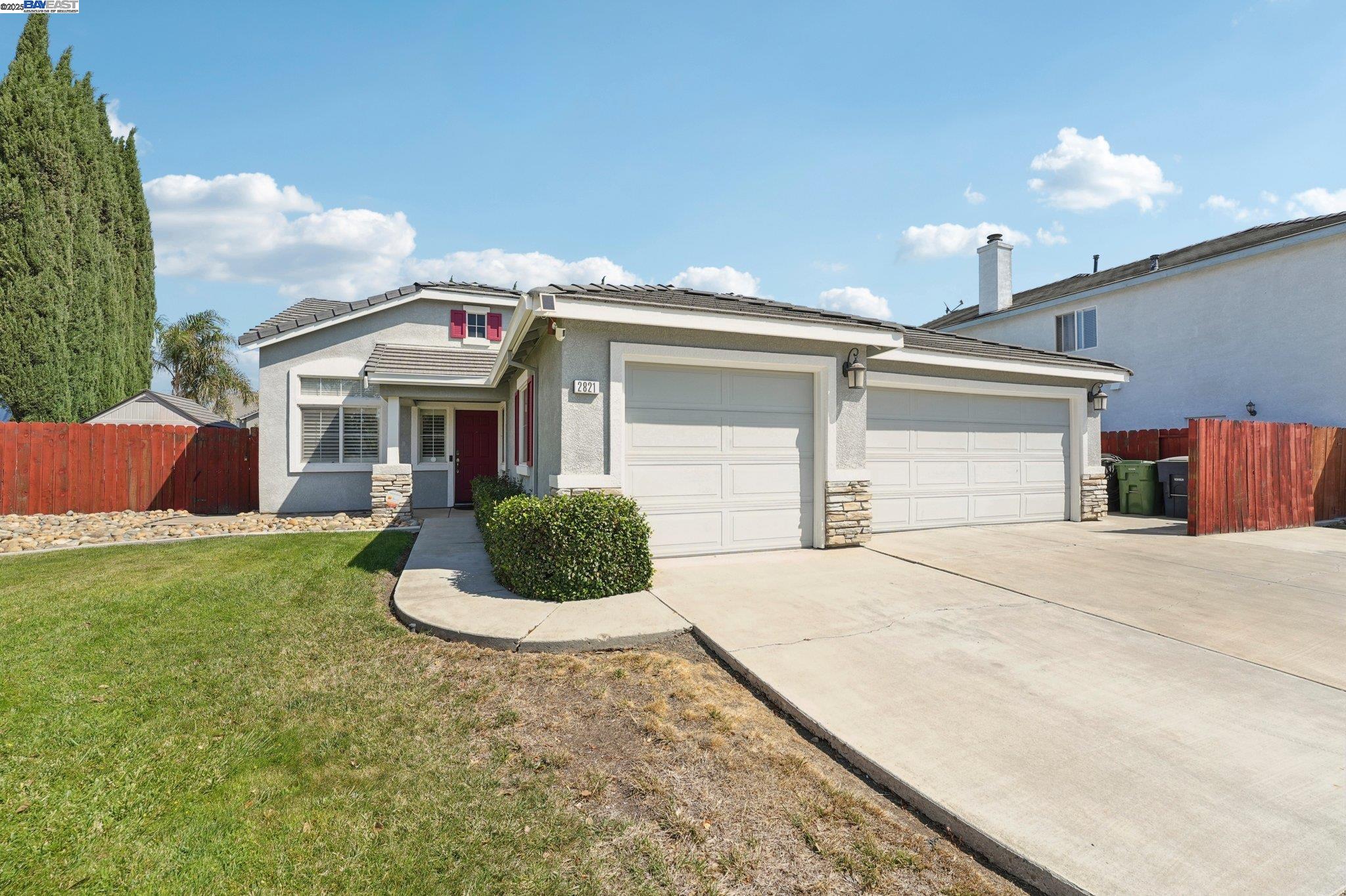 Detail Gallery Image 4 of 59 For 2821 Oxford Ln, Tracy,  CA 95377-5381 - 3 Beds | 2 Baths