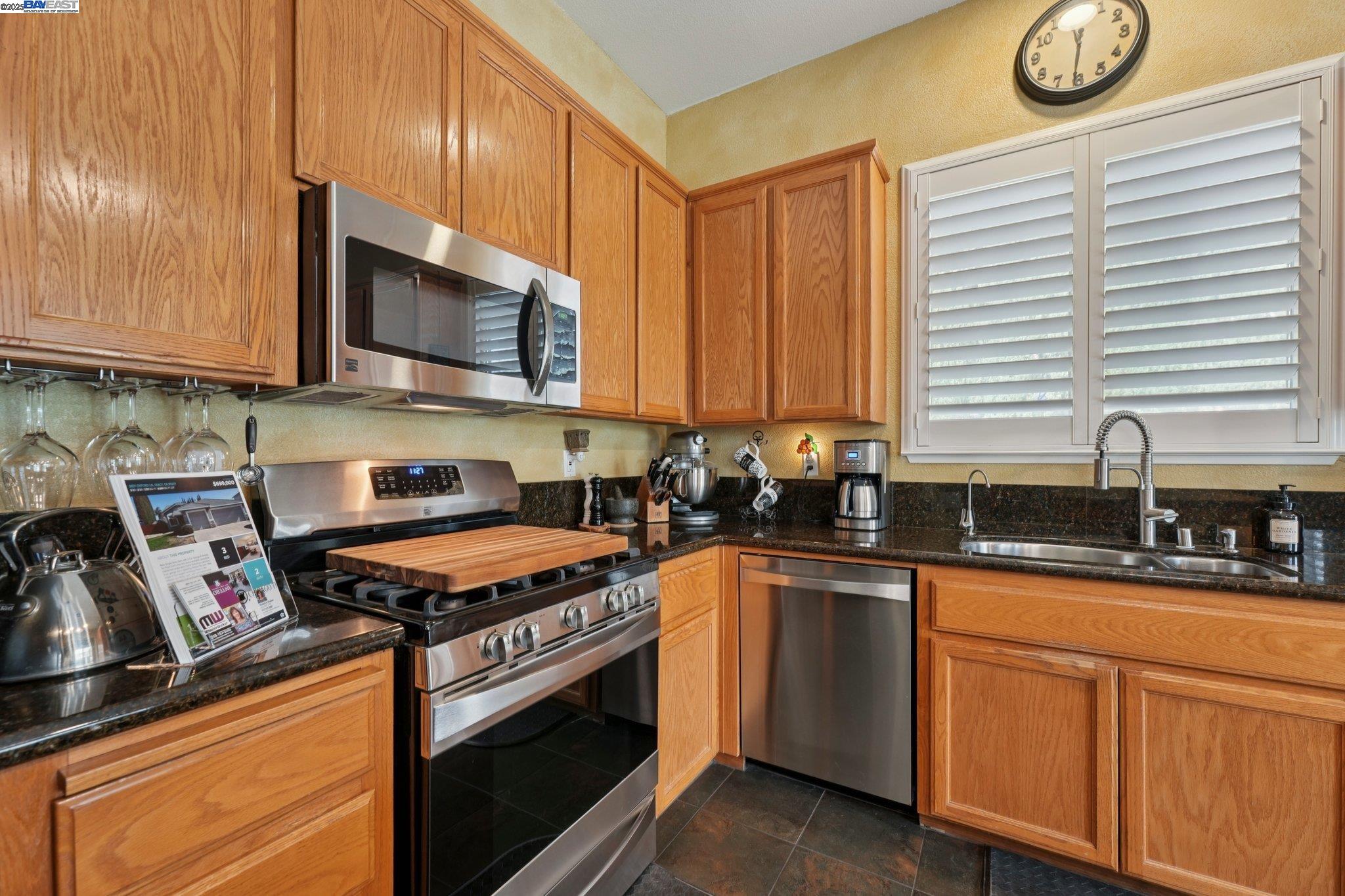 Detail Gallery Image 31 of 59 For 2821 Oxford Ln, Tracy,  CA 95377-5381 - 3 Beds | 2 Baths