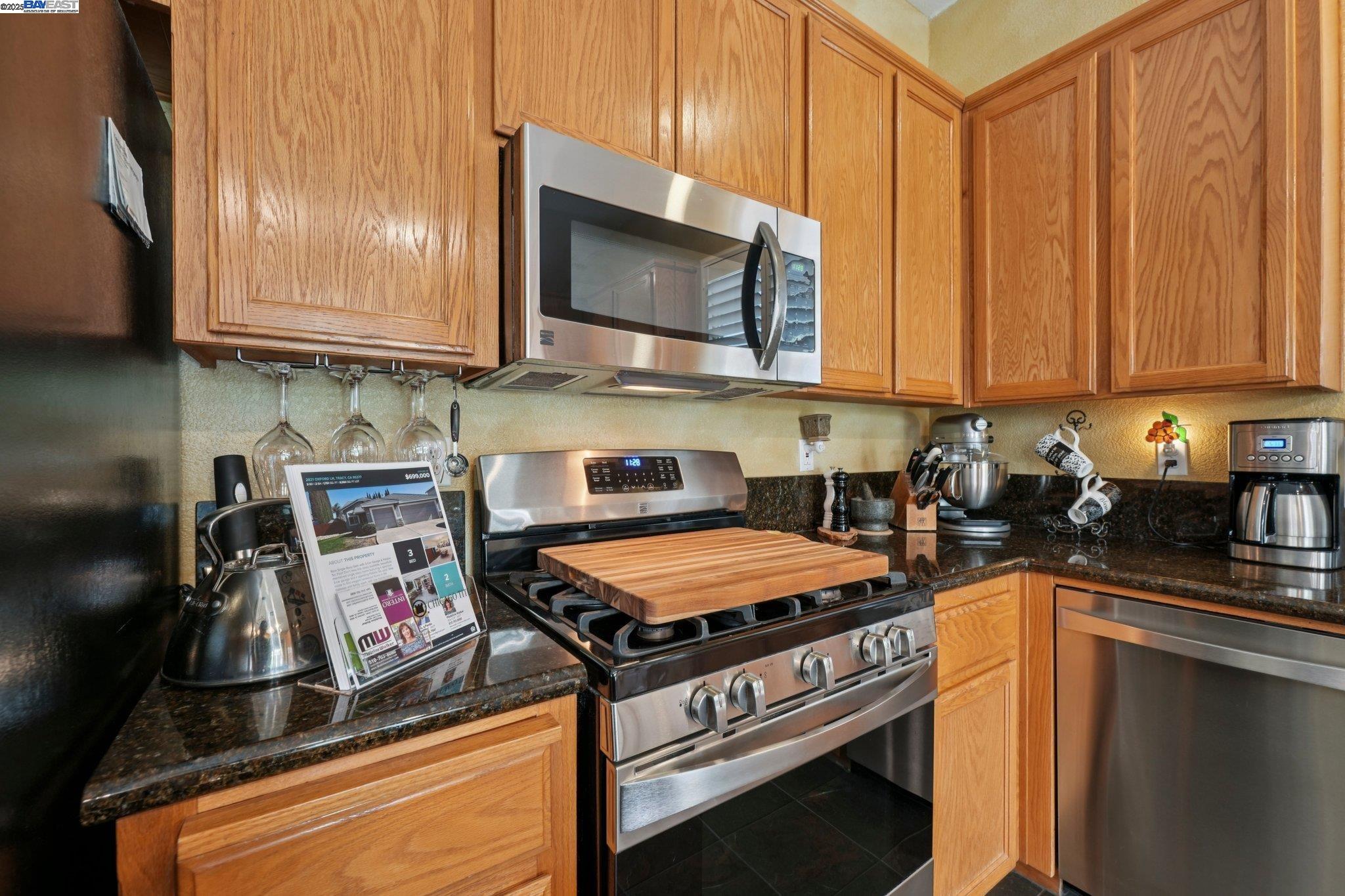 Detail Gallery Image 32 of 59 For 2821 Oxford Ln, Tracy,  CA 95377-5381 - 3 Beds | 2 Baths
