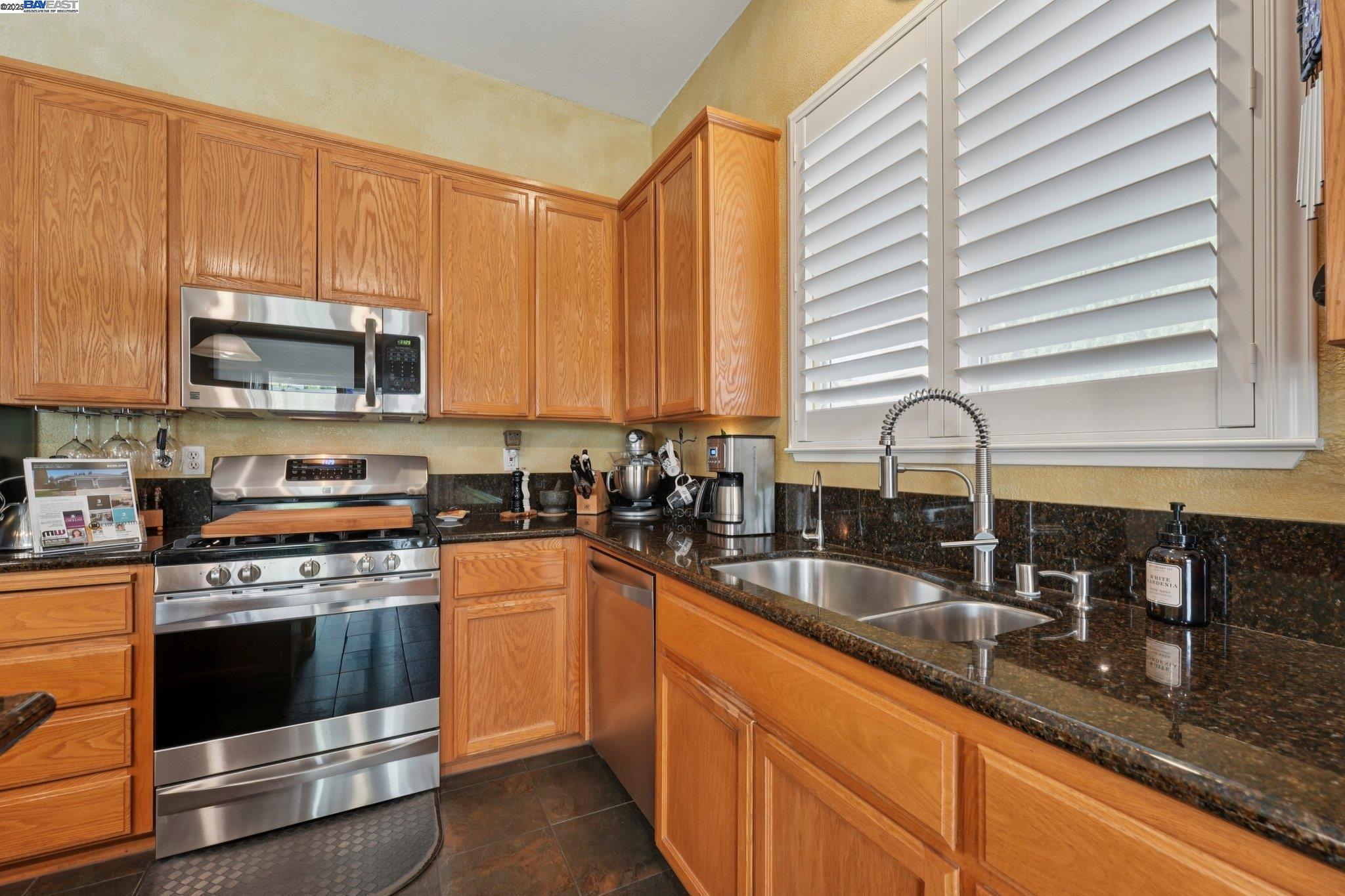 Detail Gallery Image 34 of 59 For 2821 Oxford Ln, Tracy,  CA 95377-5381 - 3 Beds | 2 Baths