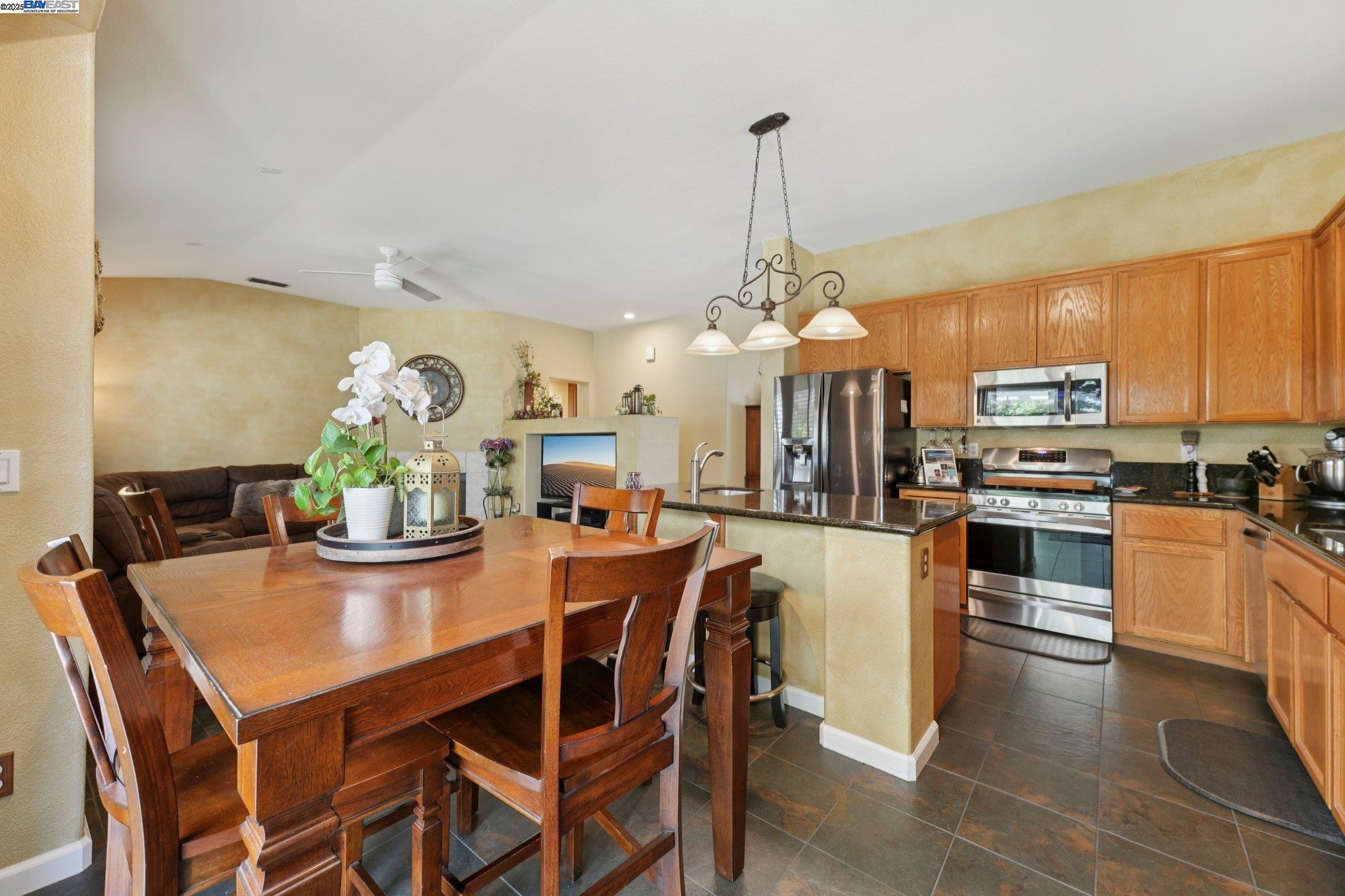 Detail Gallery Image 37 of 59 For 2821 Oxford Ln, Tracy,  CA 95377-5381 - 3 Beds | 2 Baths