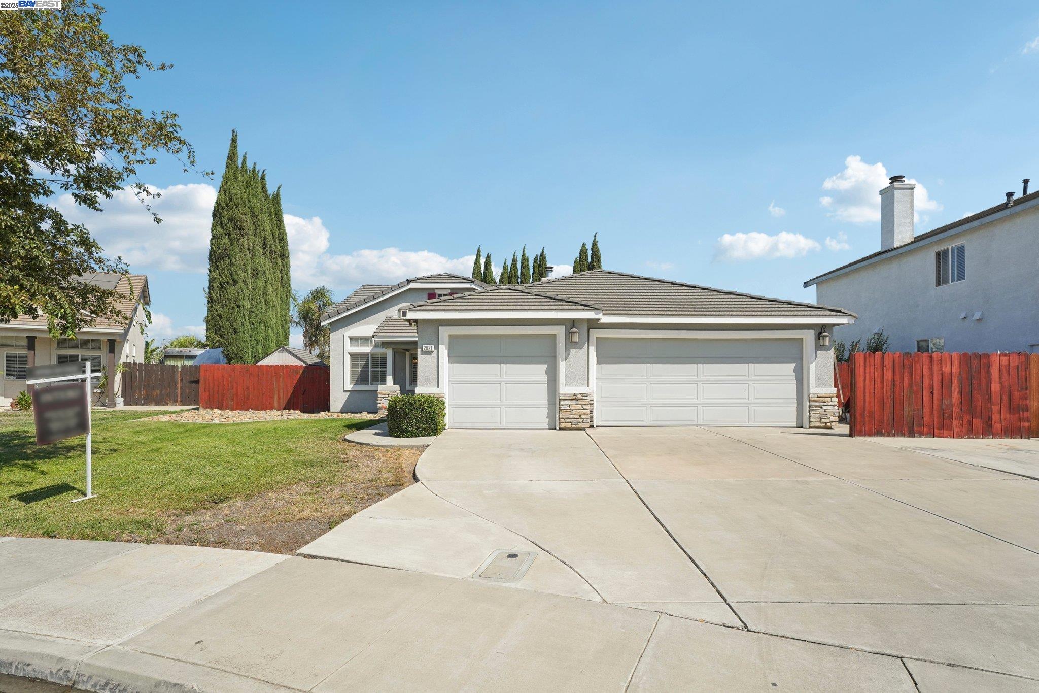 Detail Gallery Image 5 of 59 For 2821 Oxford Ln, Tracy,  CA 95377-5381 - 3 Beds | 2 Baths