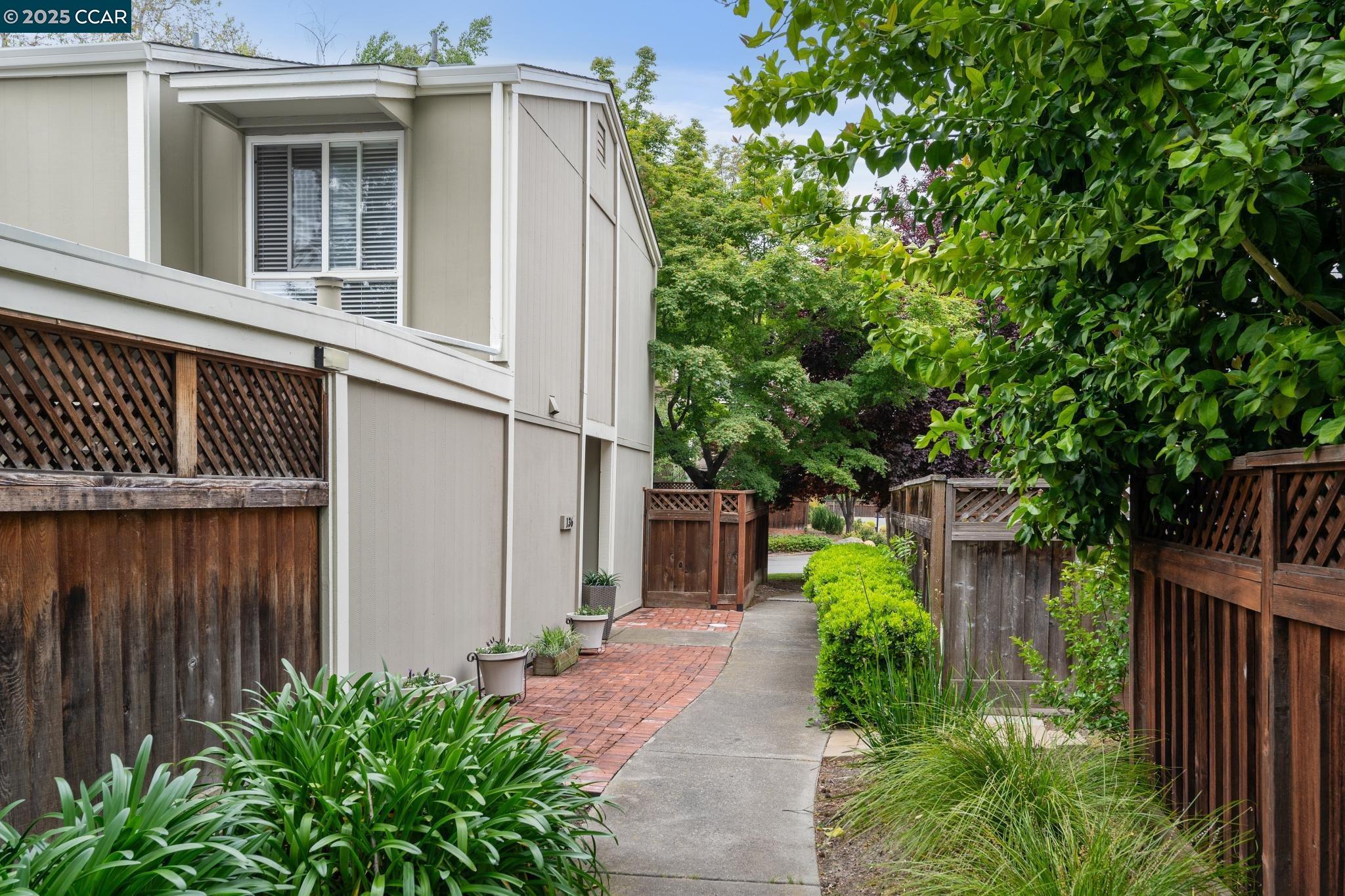 Photo #8: 41110847 Listing: Photo #8