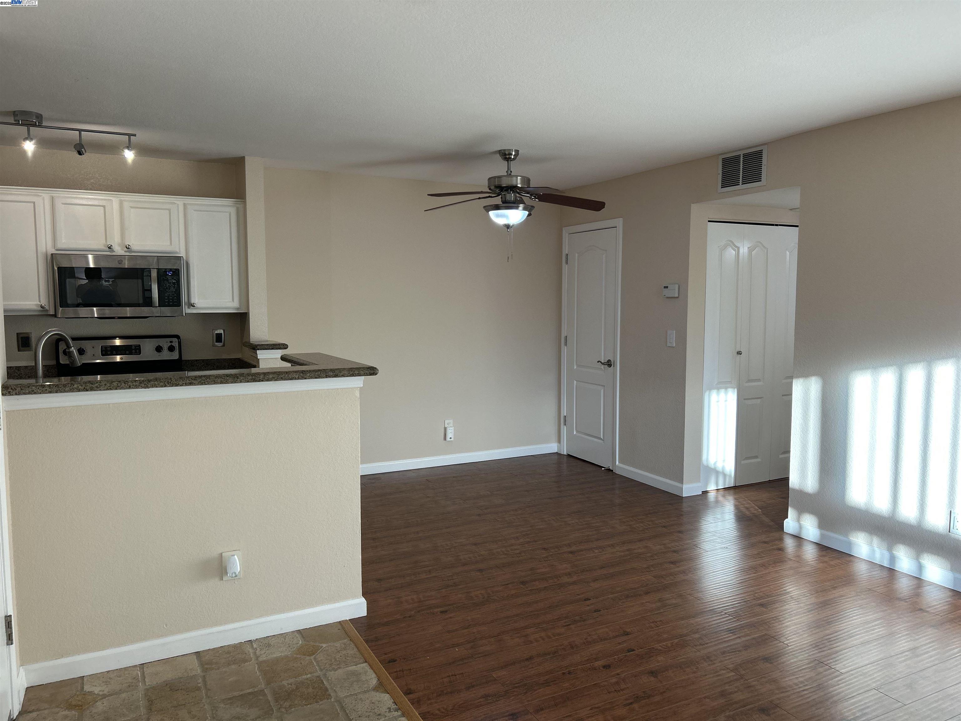 Detail Gallery Image 3 of 25 For 150 Reflections Dr #14,  San Ramon,  CA 94583 - 2 Beds | 1 Baths