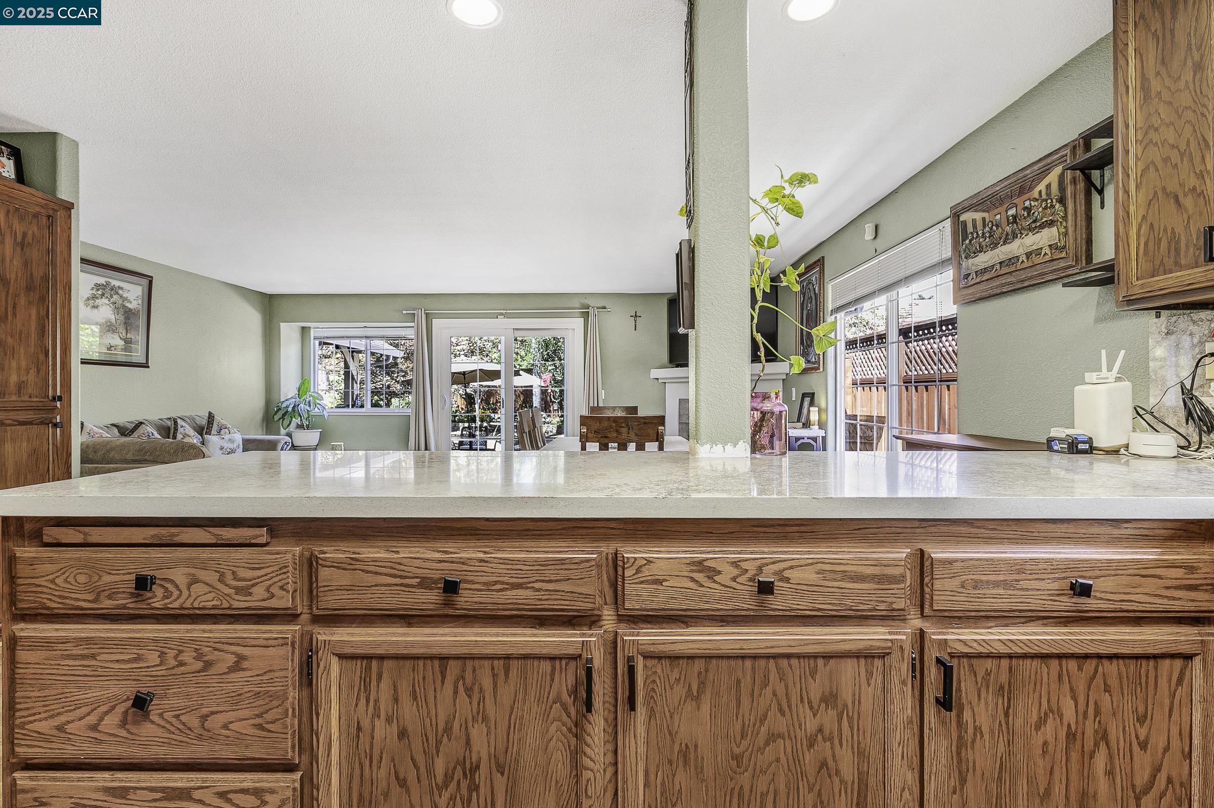 Detail Gallery Image 13 of 57 For 1795 Walnut Creek Dr, Santa Rosa,  CA 95403 - 4 Beds | 2/1 Baths