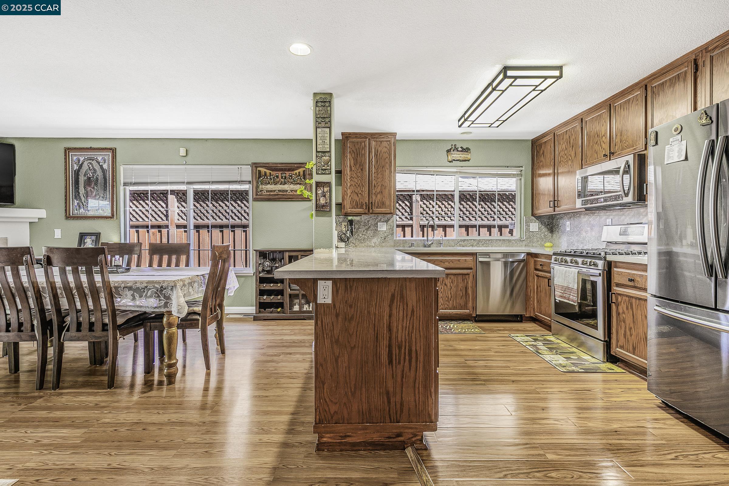 Detail Gallery Image 14 of 57 For 1795 Walnut Creek Dr, Santa Rosa,  CA 95403 - 4 Beds | 2/1 Baths