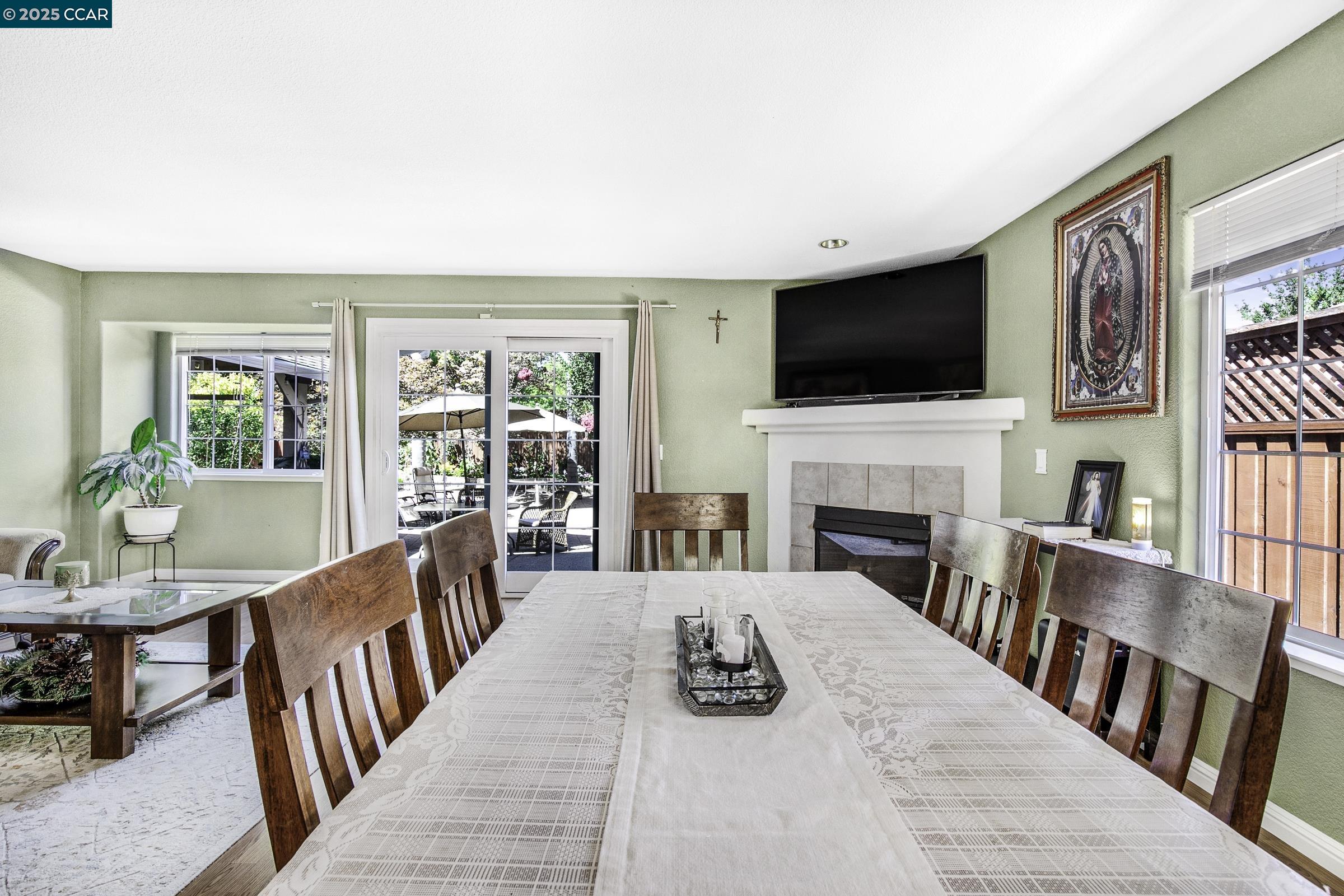 Detail Gallery Image 21 of 57 For 1795 Walnut Creek Dr, Santa Rosa,  CA 95403 - 4 Beds | 2/1 Baths
