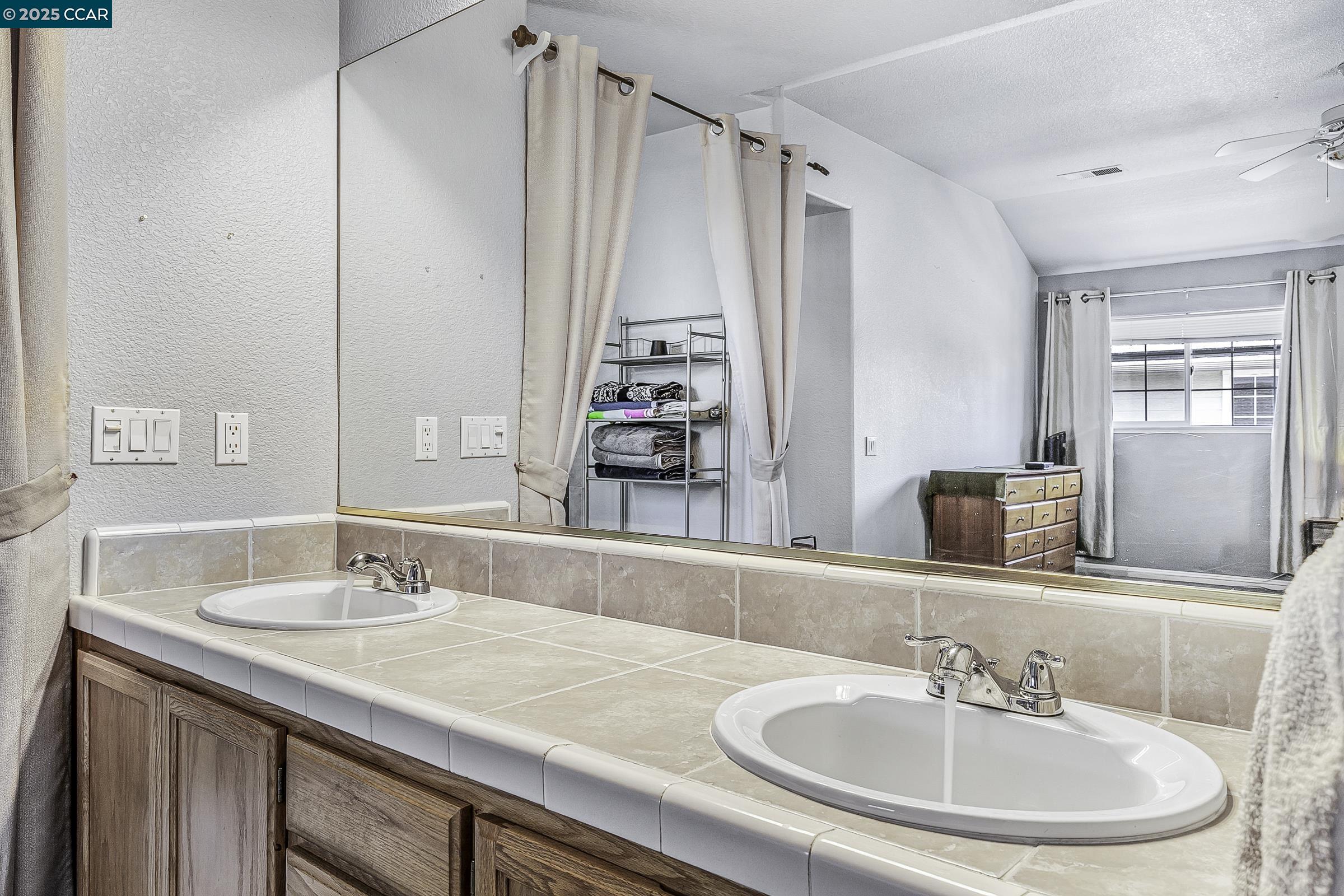 Detail Gallery Image 29 of 57 For 1795 Walnut Creek Dr, Santa Rosa,  CA 95403 - 4 Beds | 2/1 Baths